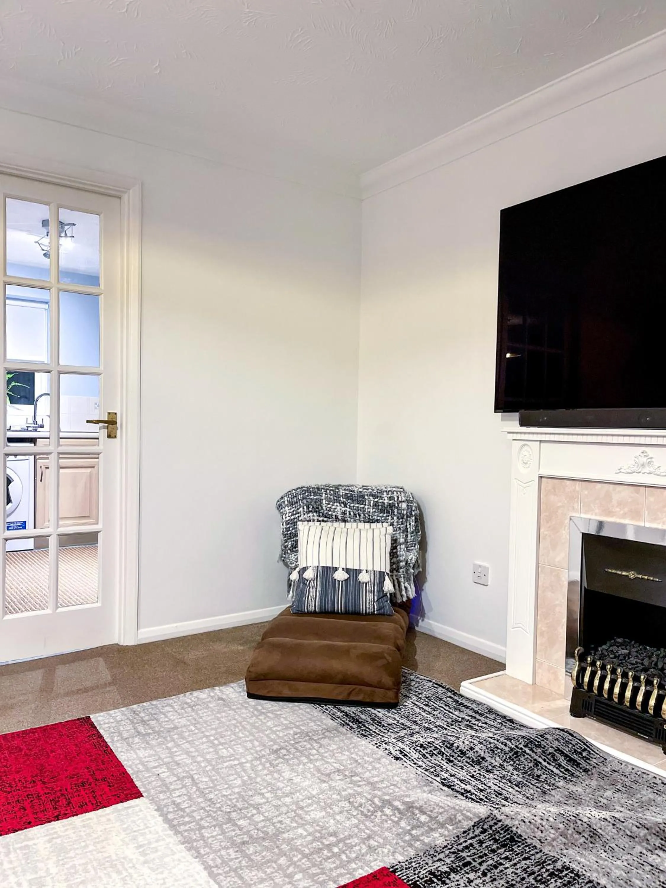 Living room in 1-Bed Apt Sleeps 2 20 min walk to Centre