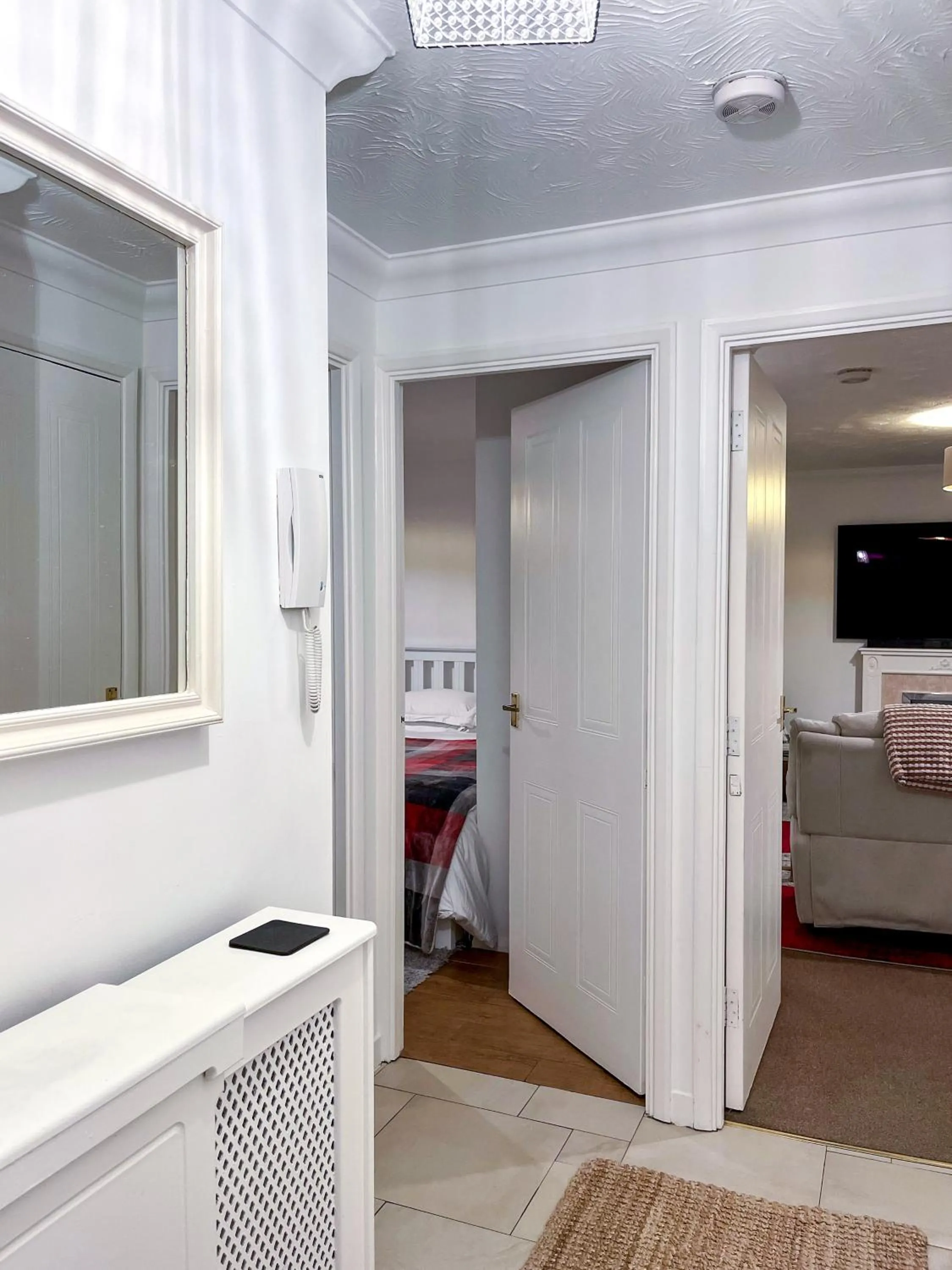 Bedroom, Bed in 1-Bed Apt Sleeps 2 20 min walk to Centre