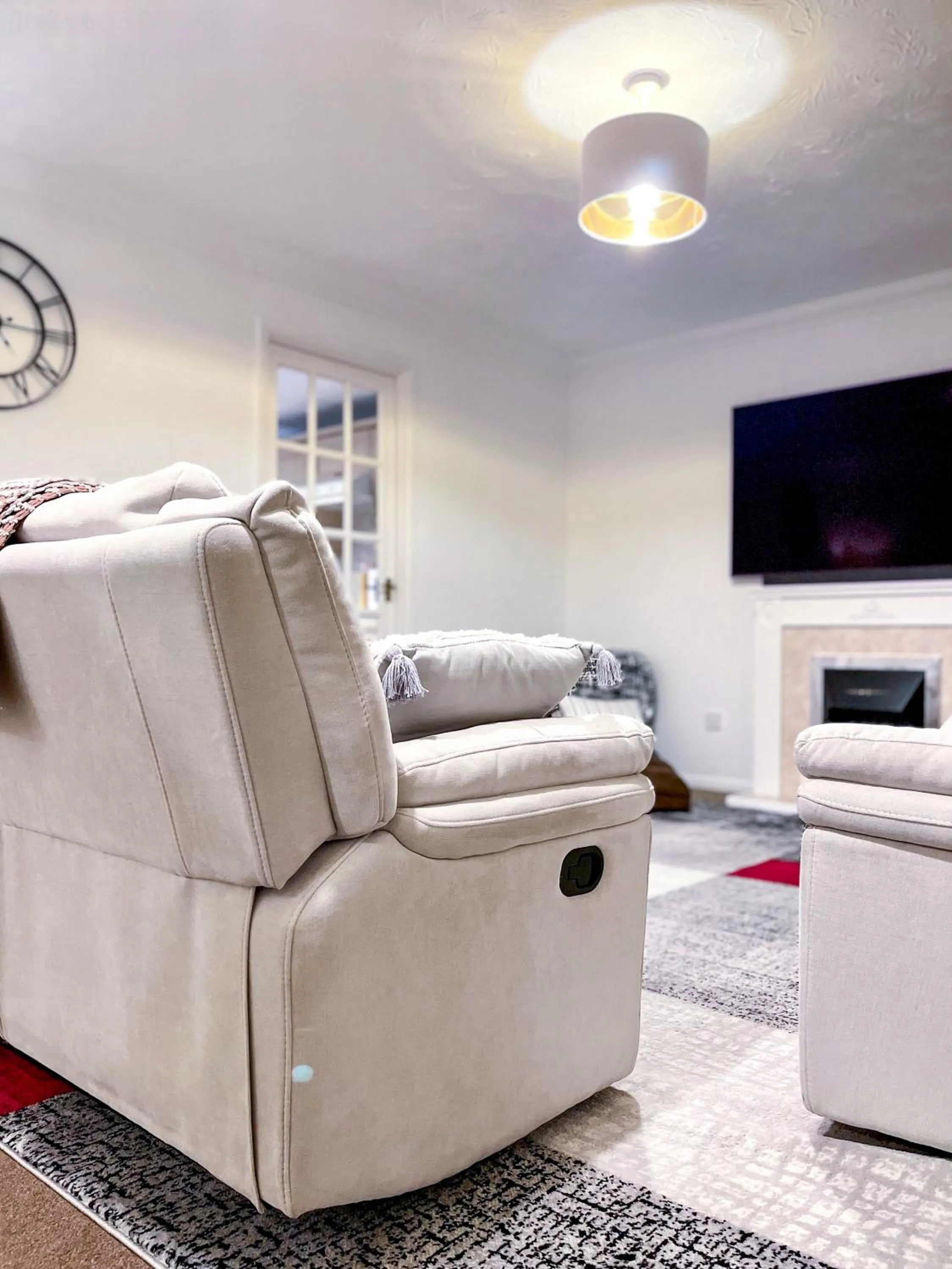 Living room in 1-Bed Apt Sleeps 2 20 min walk to Centre