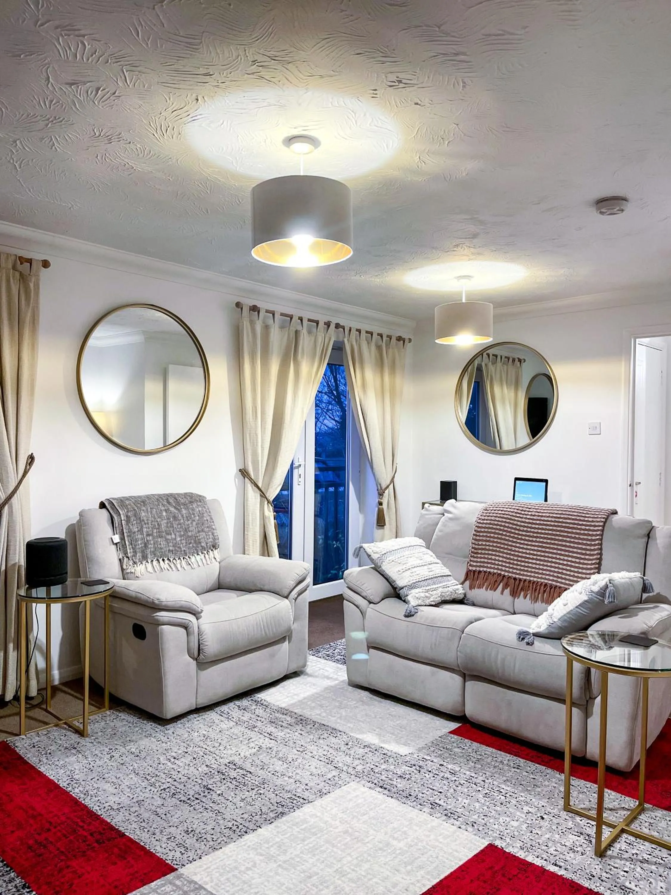 Living room in 1-Bed Apt Sleeps 2 20 min walk to Centre