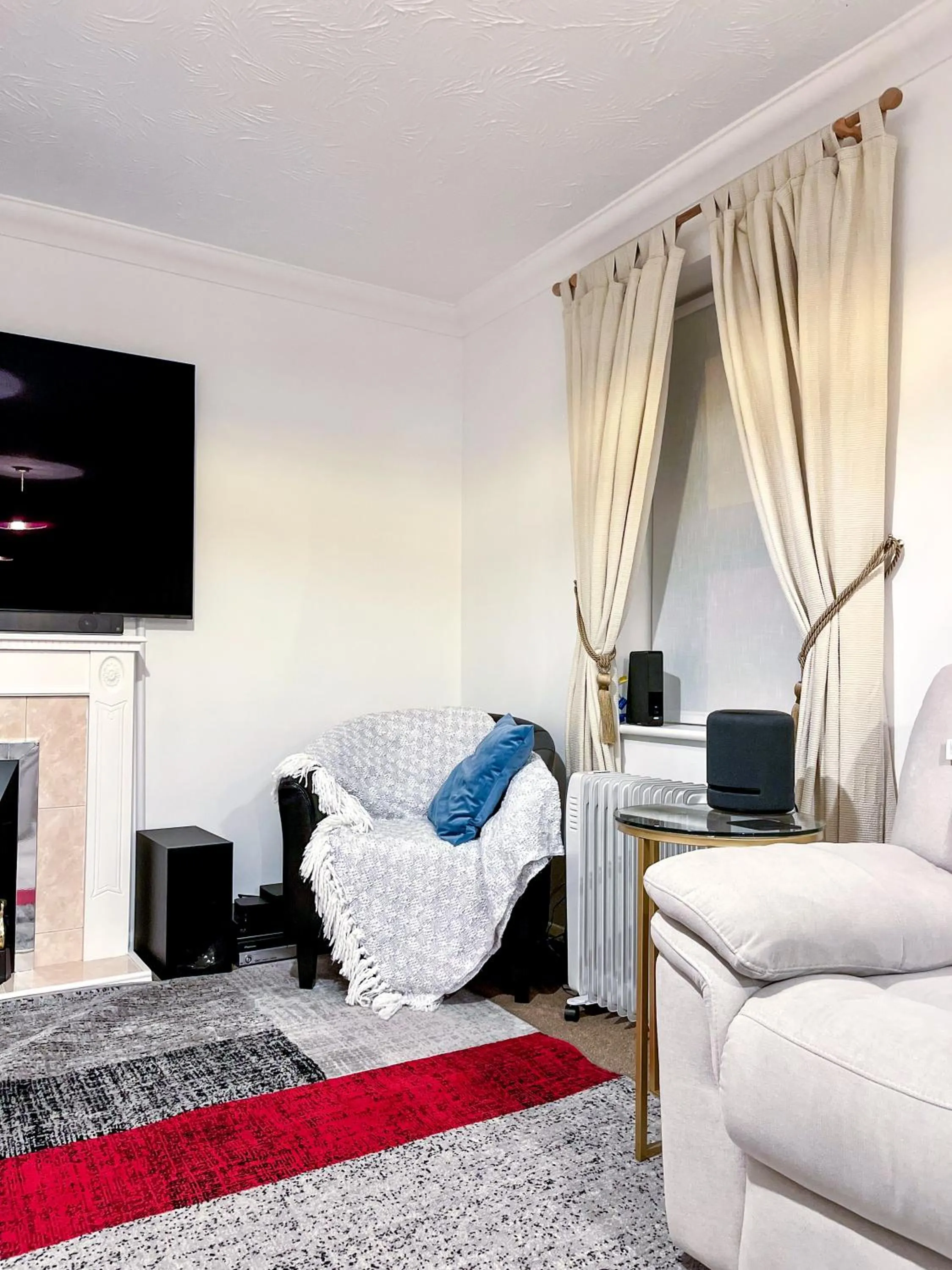 Living room in 1-Bed Apt Sleeps 2 20 min walk to Centre