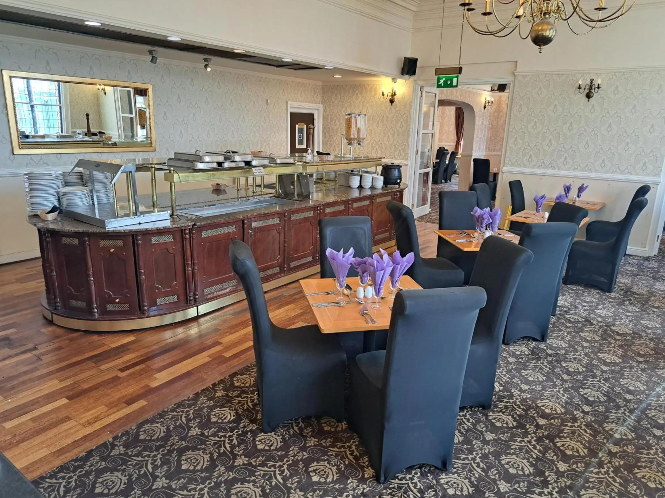 Restaurant/places to eat in Prince Of Wales Hotel