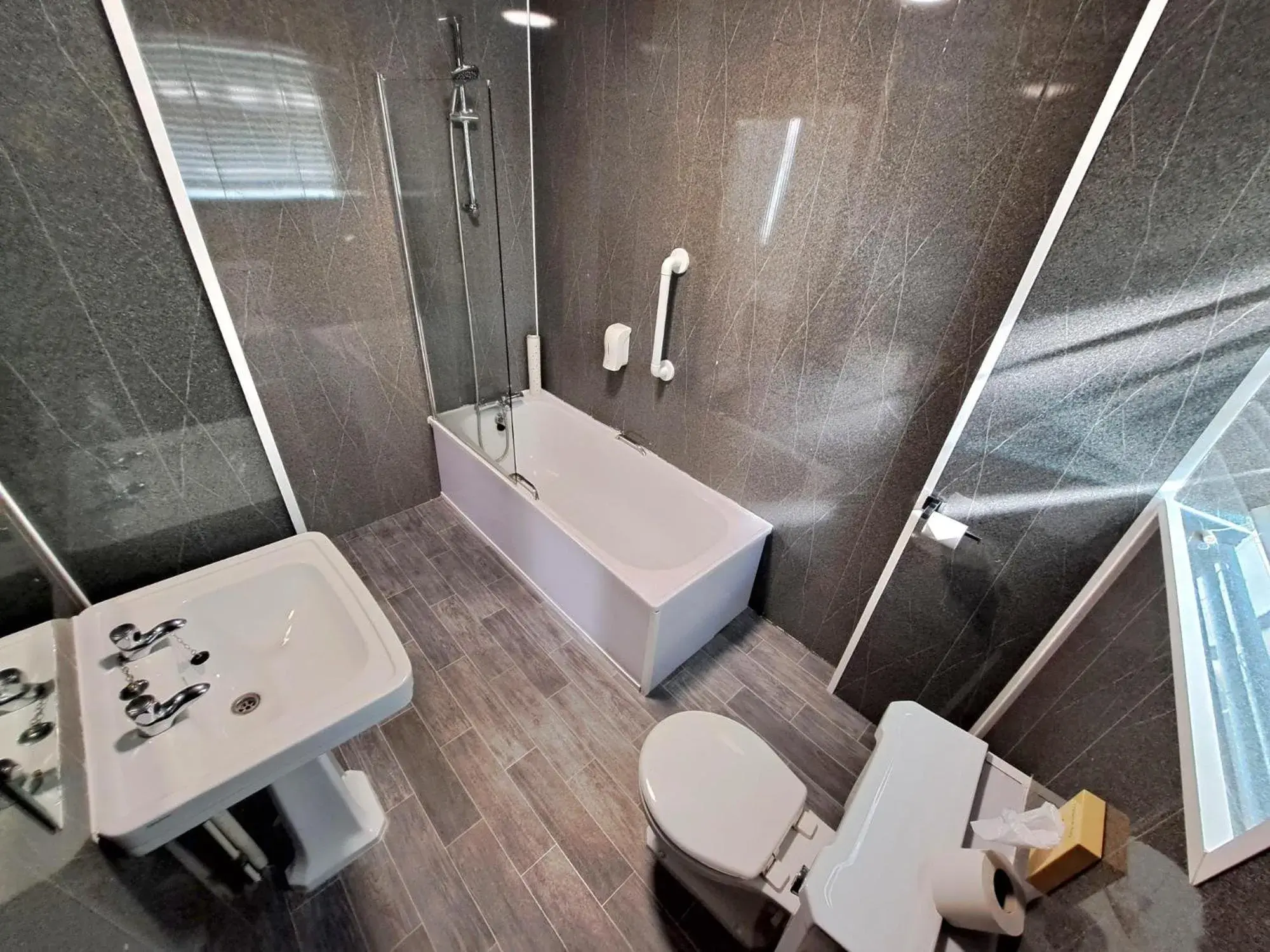 Twin Room in Prince Of Wales Hotel Twin Room in Prince Of Wales Hotel