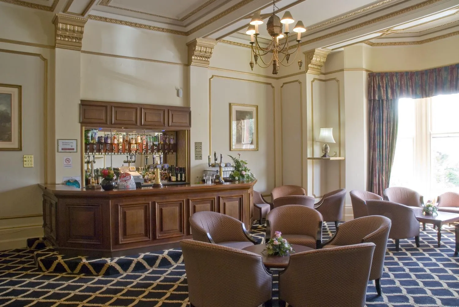 Lounge or bar in Prince Of Wales Hotel