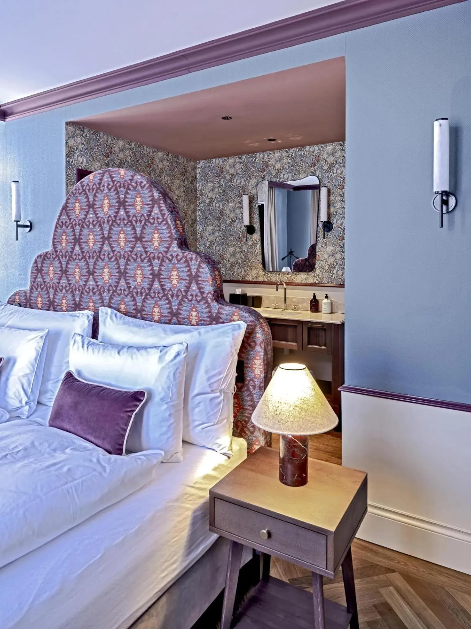 Bed in Hotel Mürren Palace Bed in Hotel Mürren Palace