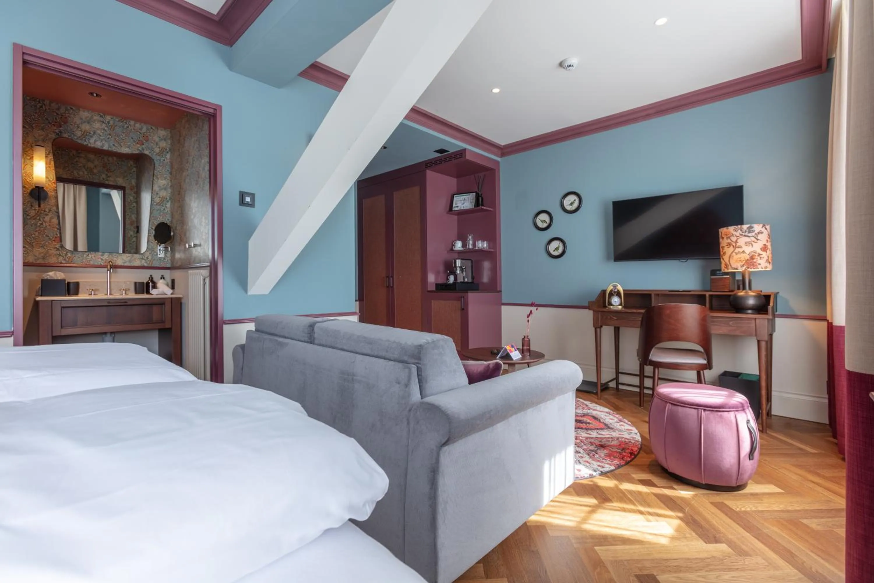 Photo of the whole room, Bed in Hotel Mürren Palace