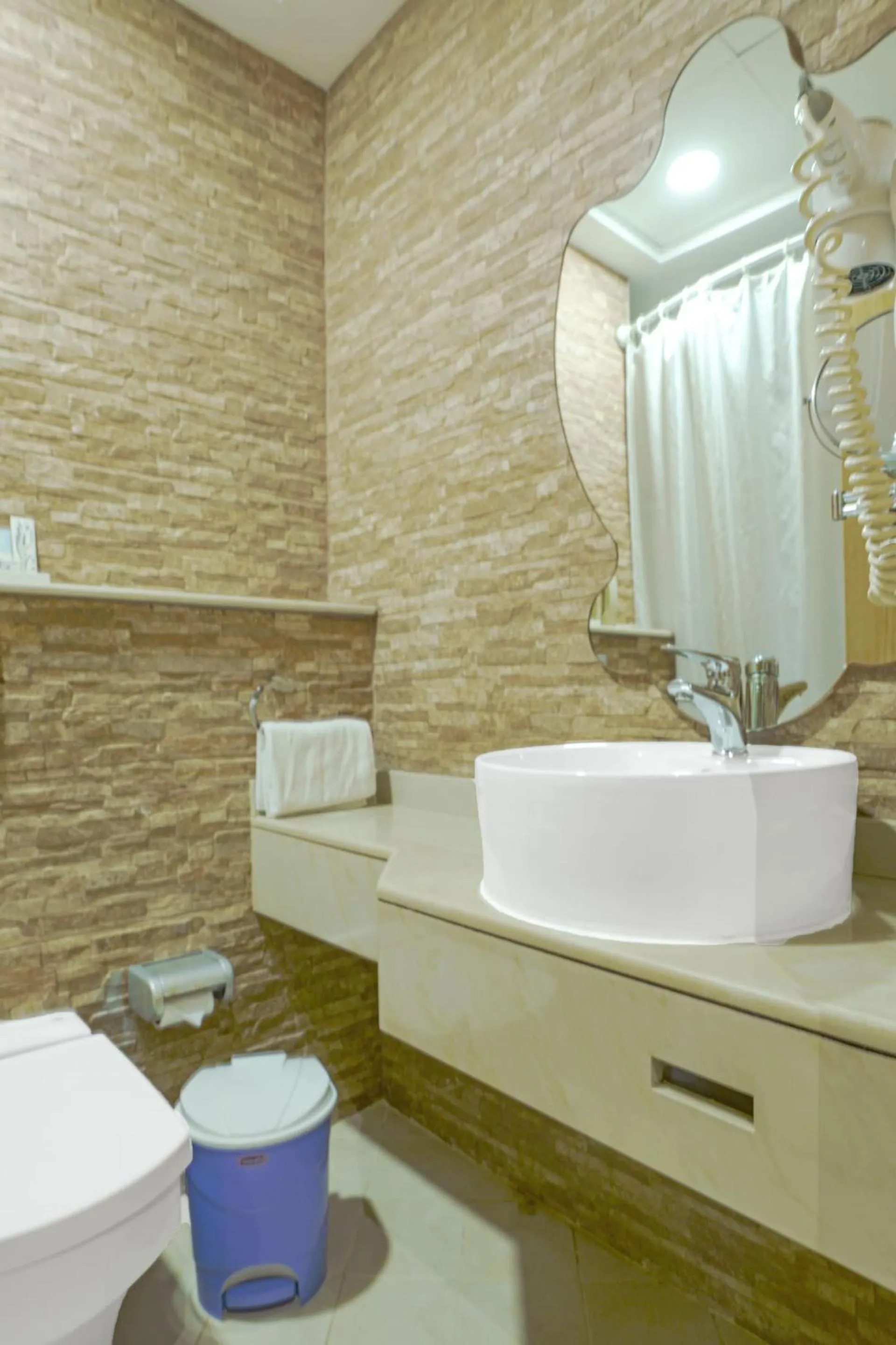 Bathroom in Palette Royal Reflections Hotel and Spa Dubai