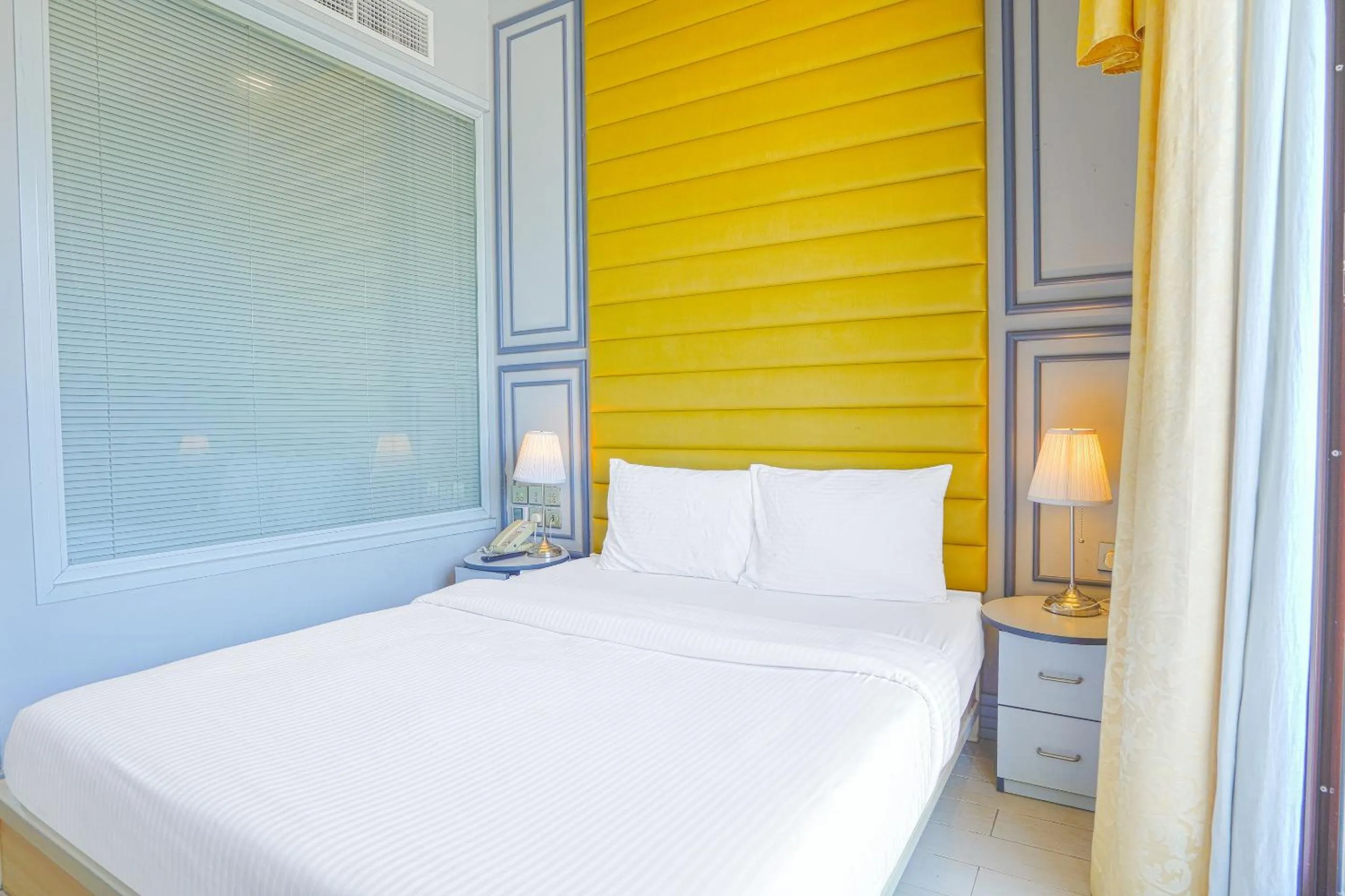 Bedroom in Palette Royal Reflections Hotel and Spa Dubai