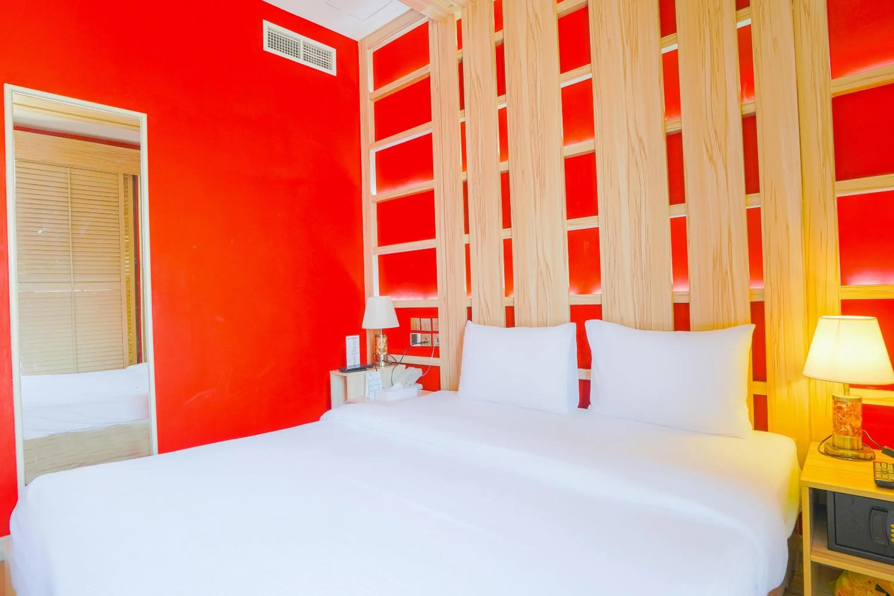 Bedroom in Palette Royal Reflections Hotel and Spa Dubai