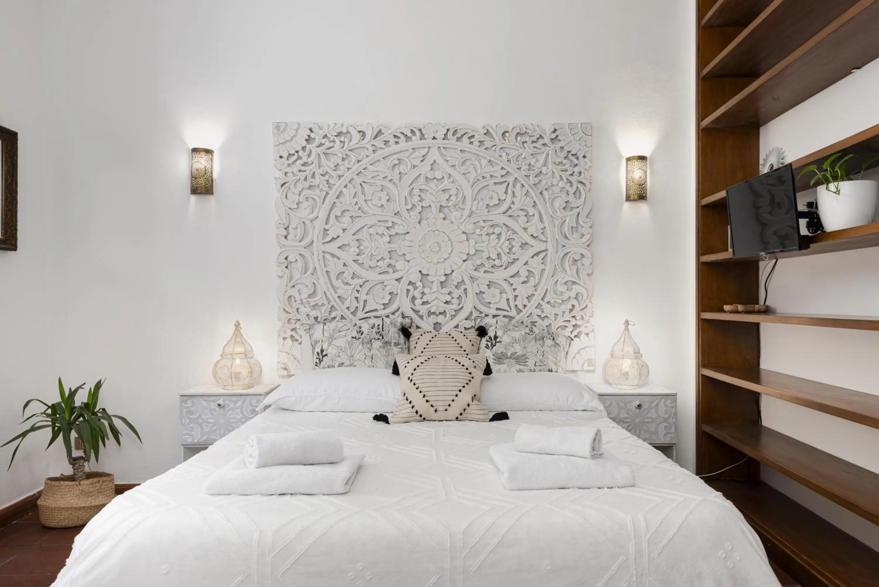 Bedroom, Bed in Strange Uncle B&B