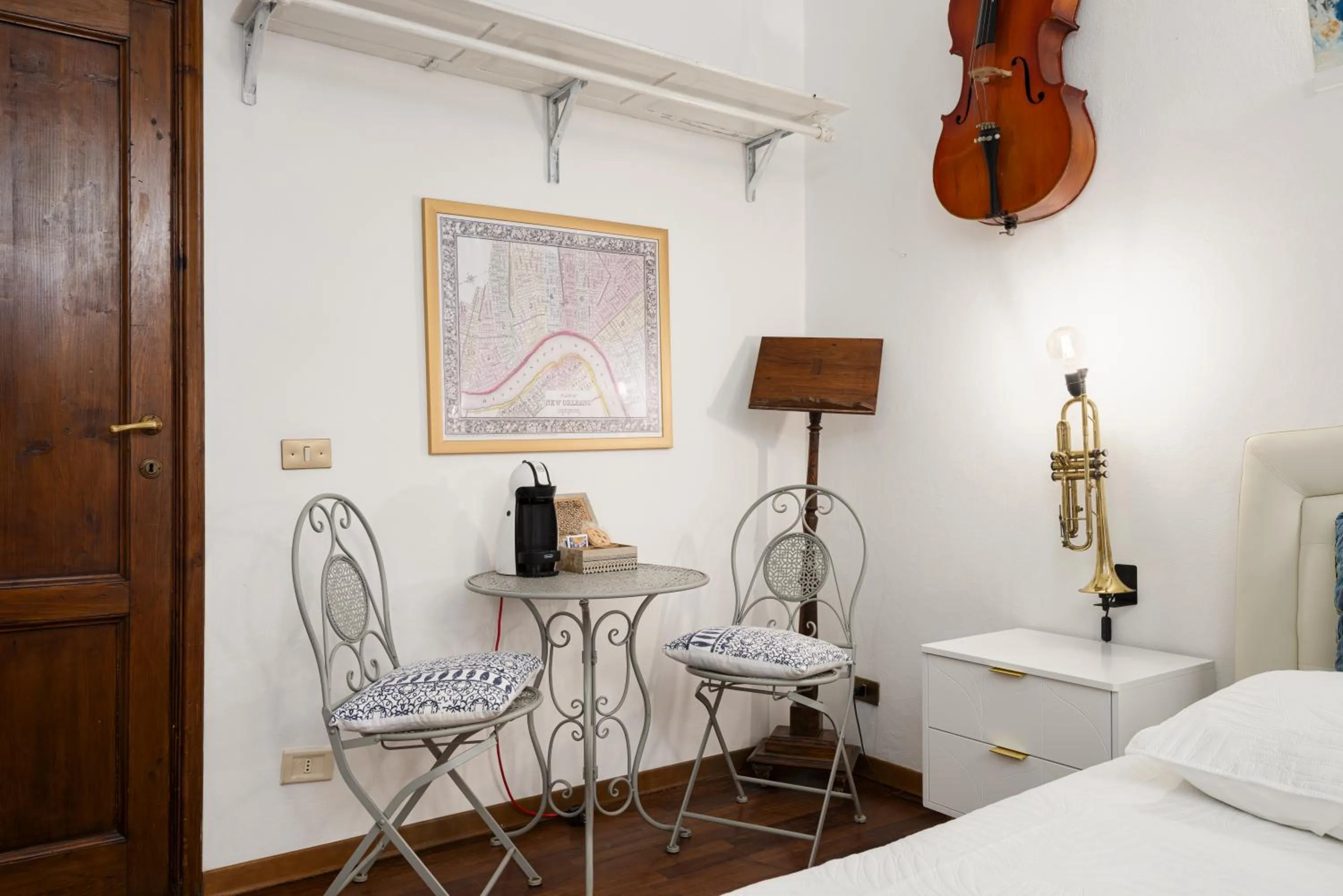 Bedroom, Bed in Strange Uncle B&B