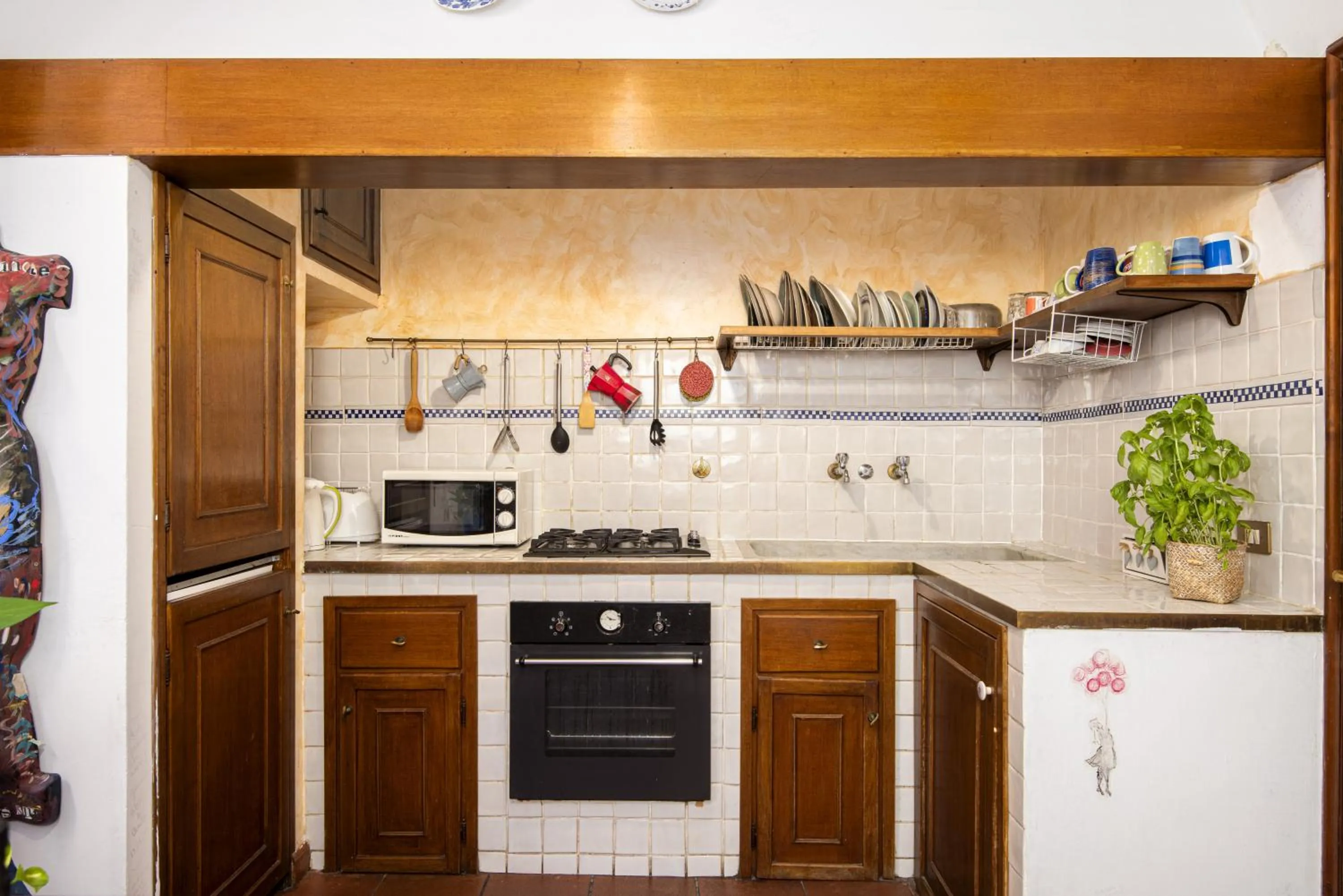 Kitchen or kitchenette in Strange Uncle B&B