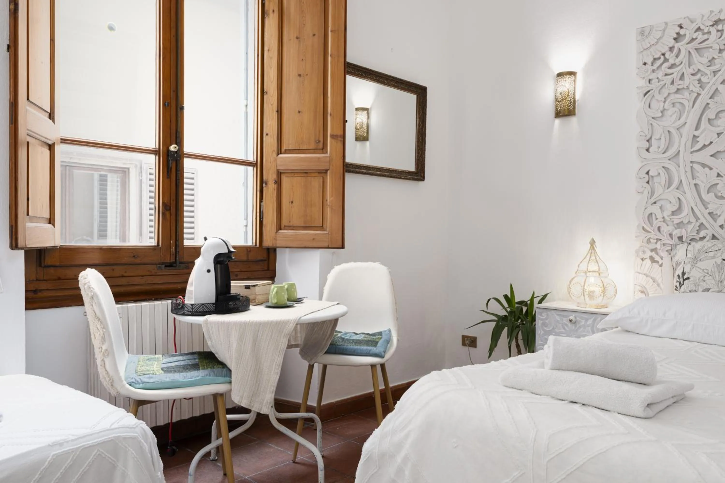 Bedroom, Bed in Strange Uncle B&B