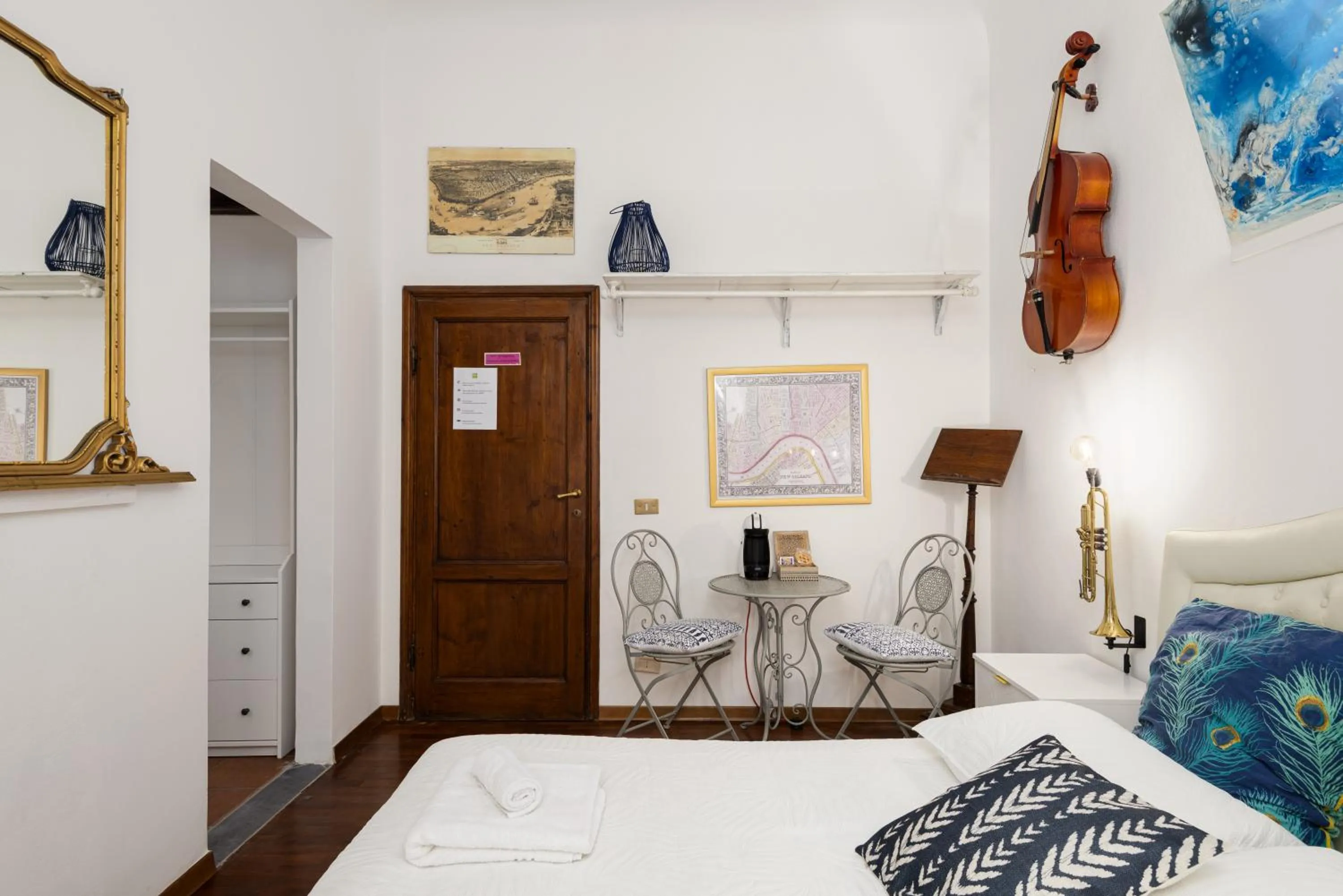 Bedroom, Bed in Strange Uncle B&B