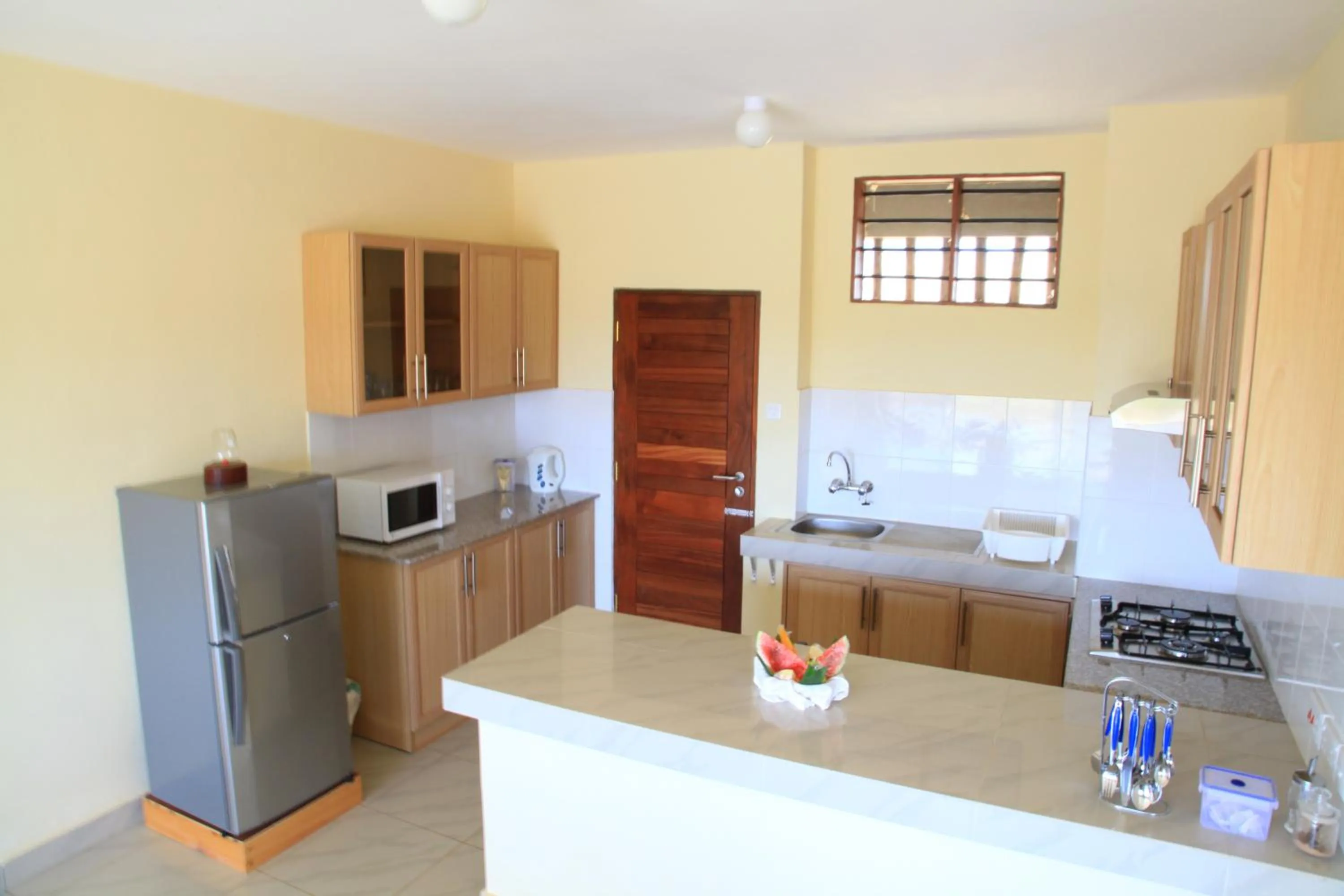 Coffee/tea facilities, Kitchen/Kitchenette in Voi Wildlife Lodge