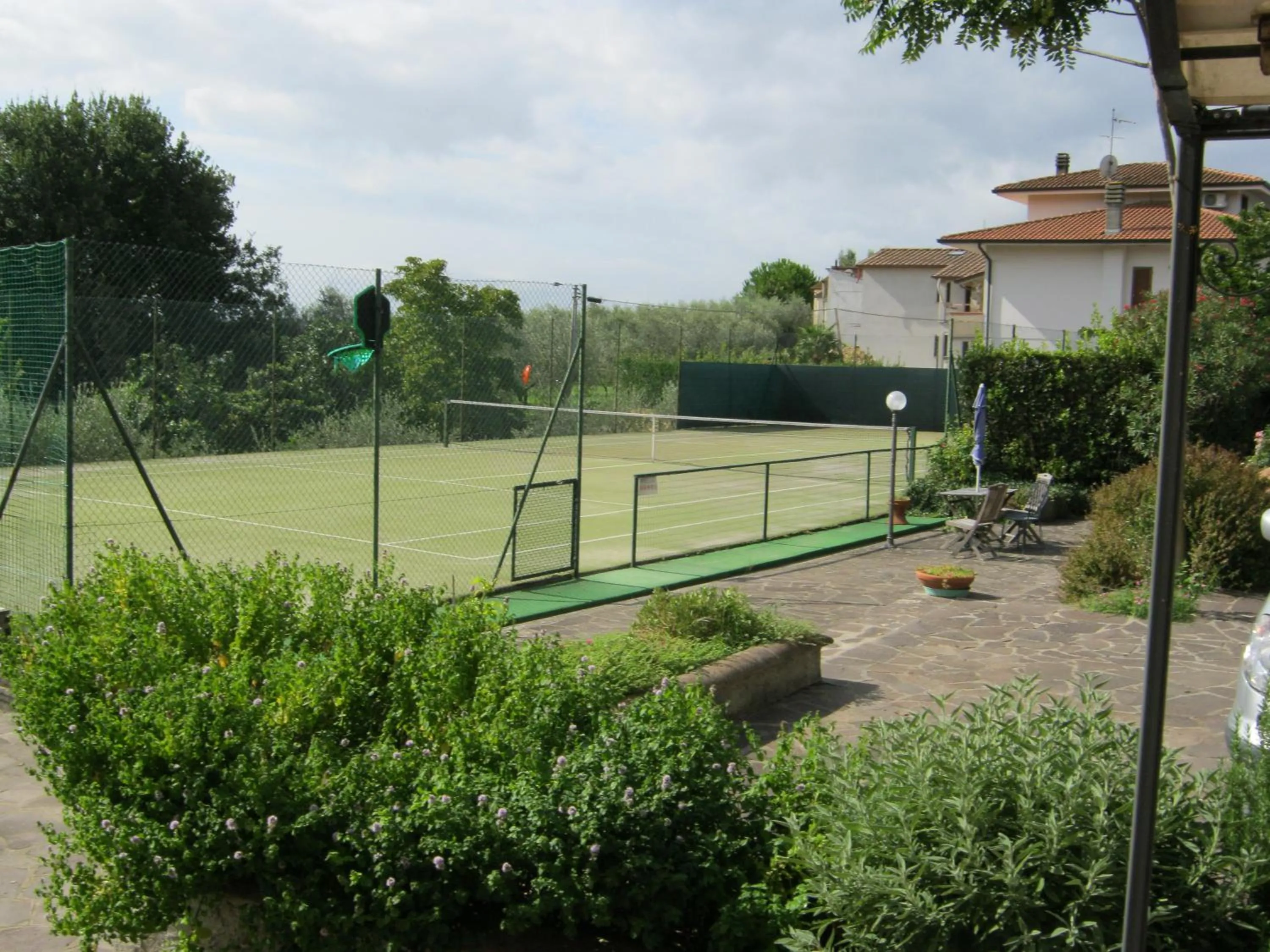 Tennis court in La Casa delle Rondini