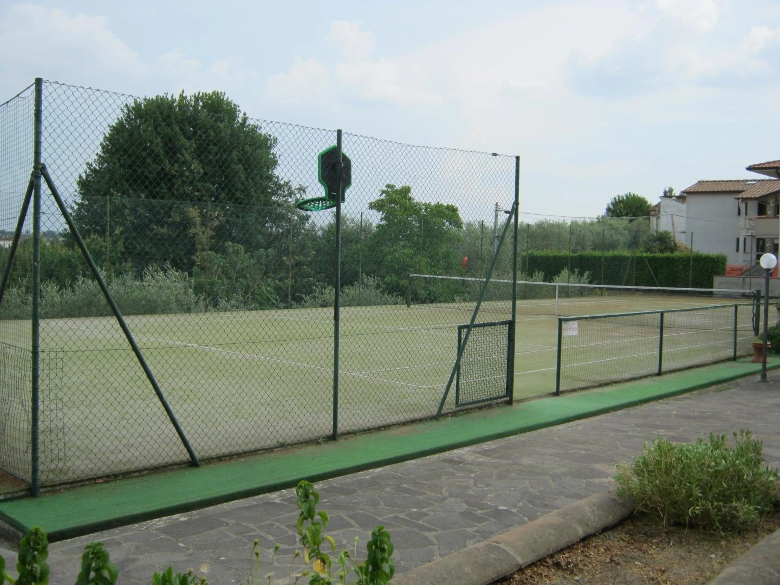 Tennis court in La Casa delle Rondini