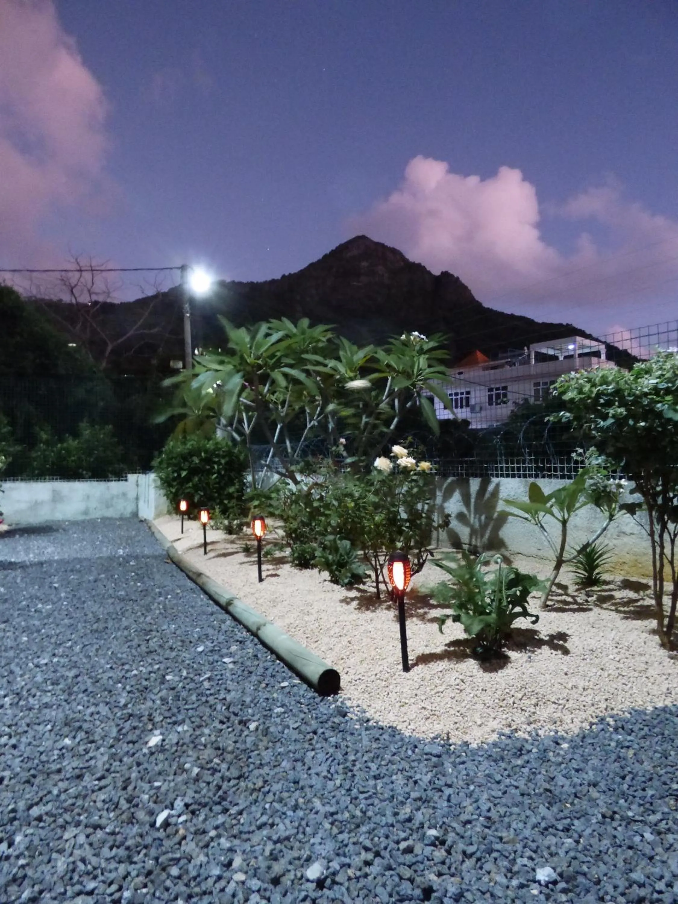 Garden in La Nuit Étoilée , Restez plus, payez moins !