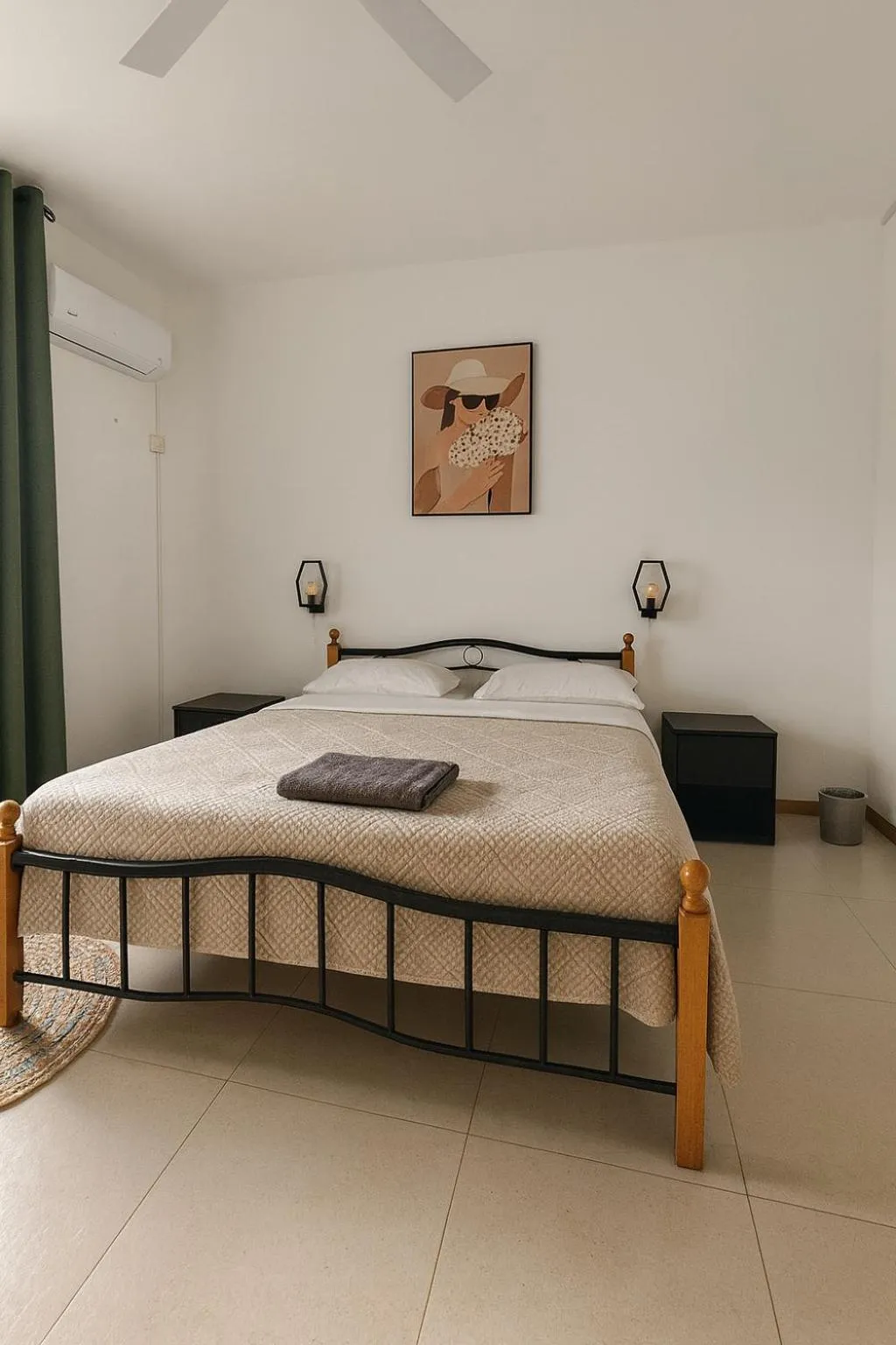 Bedroom, Bed in La Nuit Étoilée , Restez plus, payez moins !