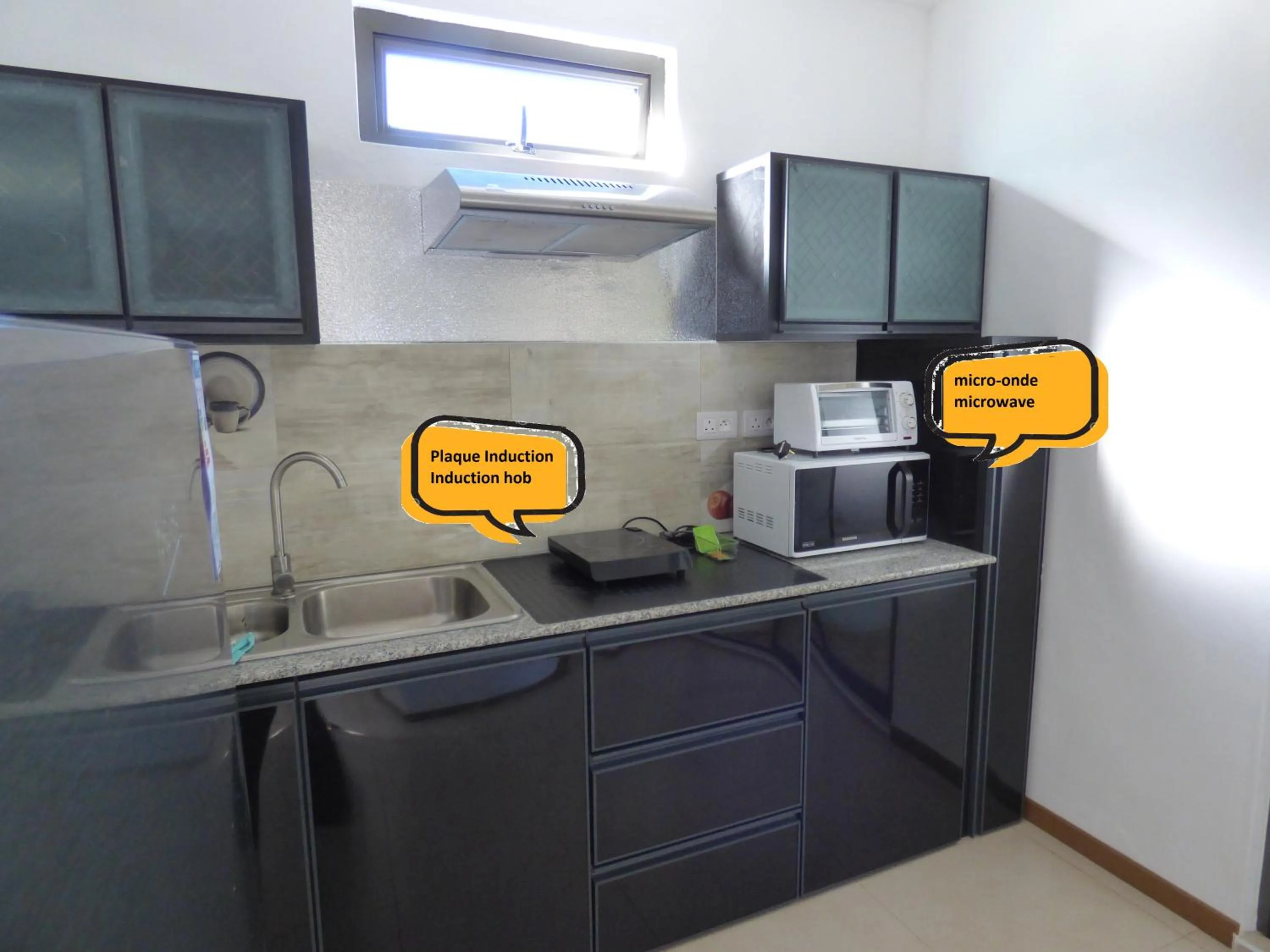 kitchen in La Nuit Étoilée , Restez plus, payez moins !