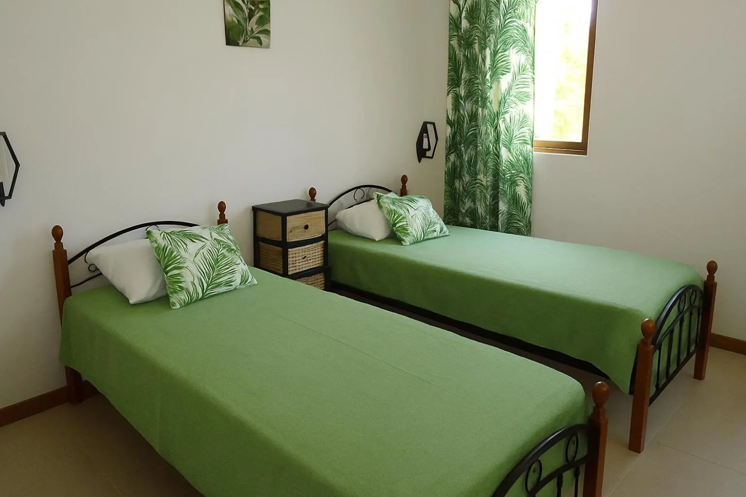 Photo of the whole room, Bed in La Nuit Étoilée , Restez plus, payez moins !