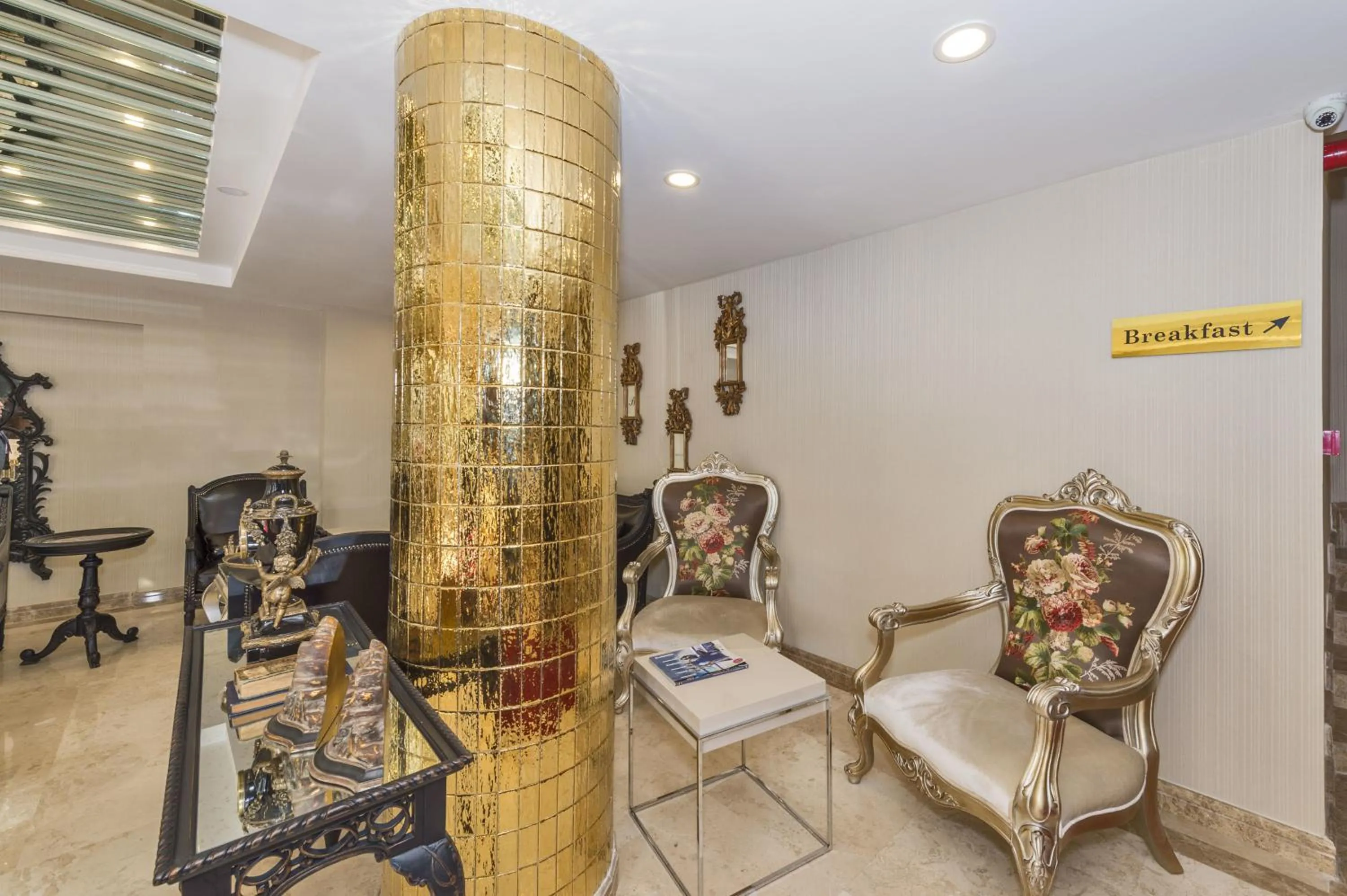 Communal lounge/ TV room in Escardın hotel