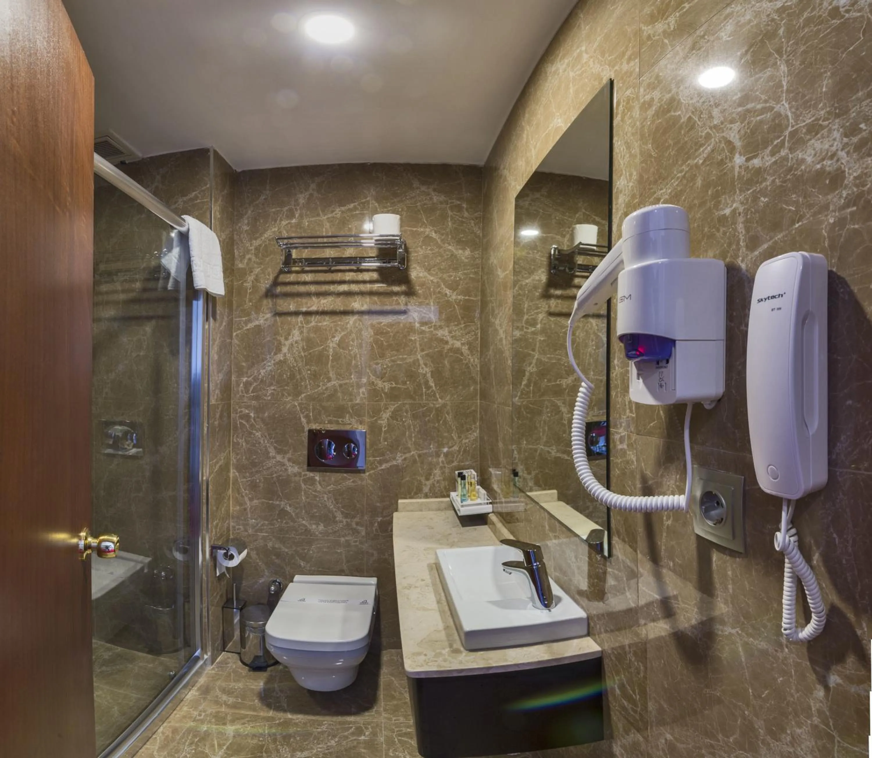 Bathroom in Escardın hotel