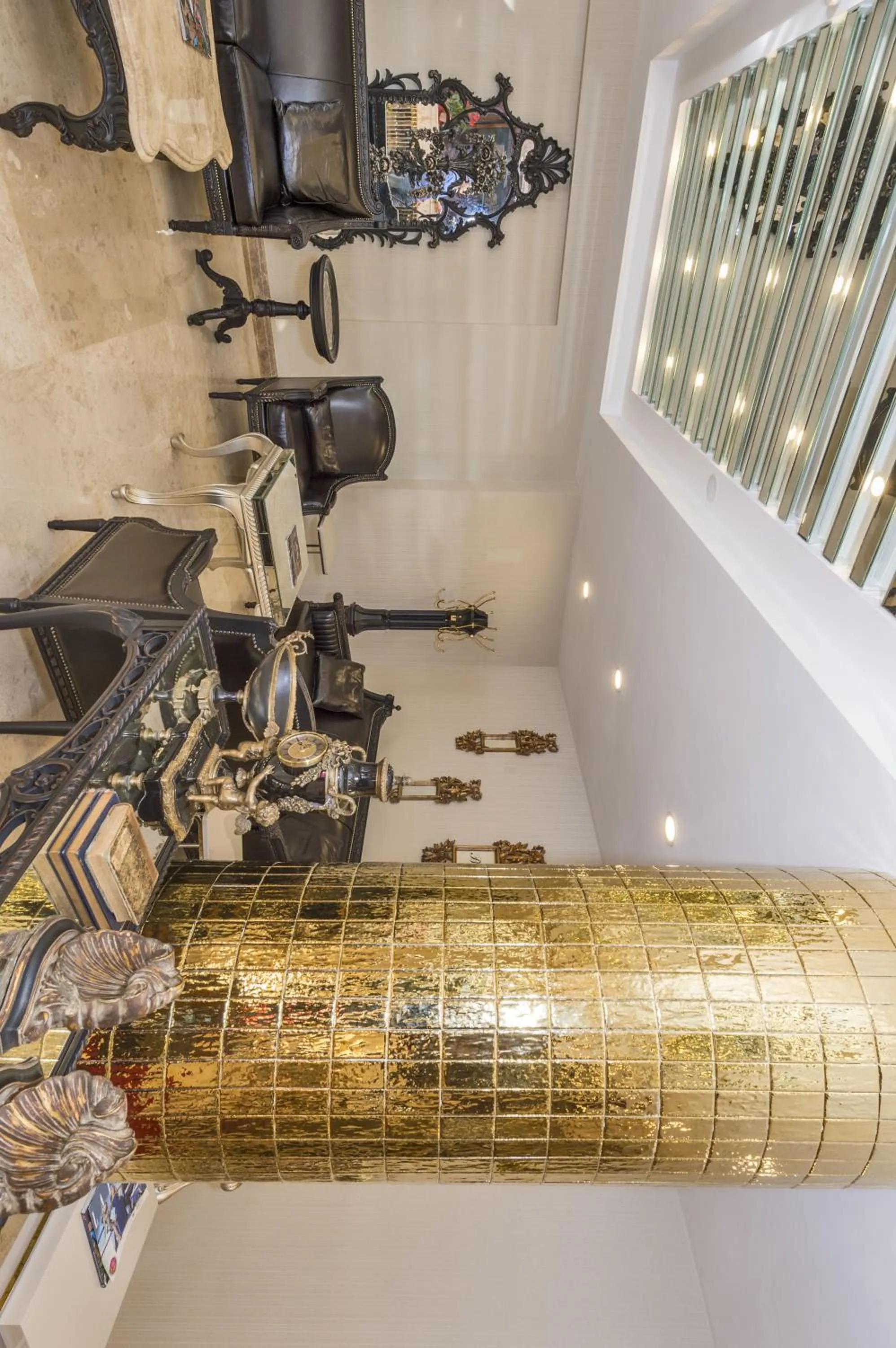 Communal lounge/ TV room in Escardın hotel