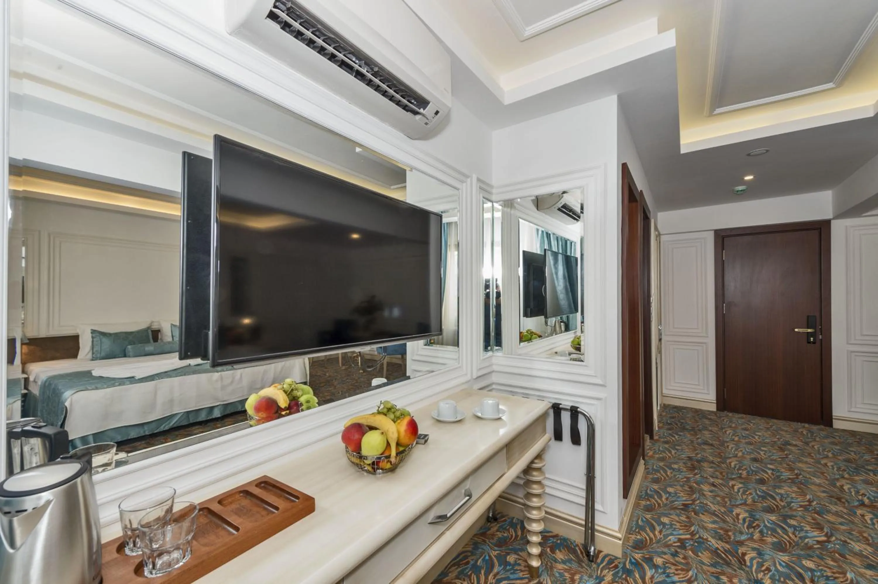 TV and multimedia in Escardın hotel