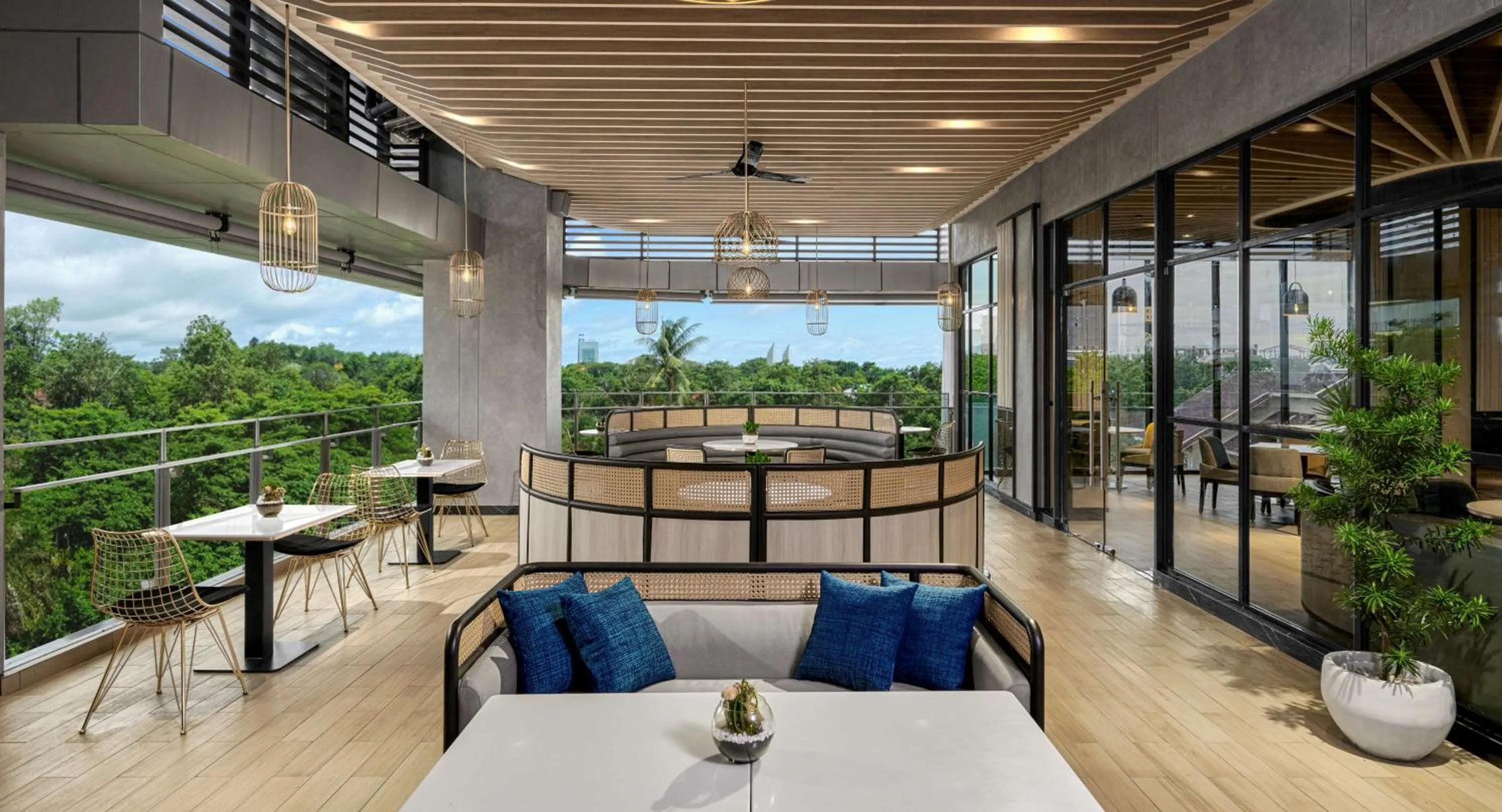 Restaurant/places to eat in Hyatt Place Makassar