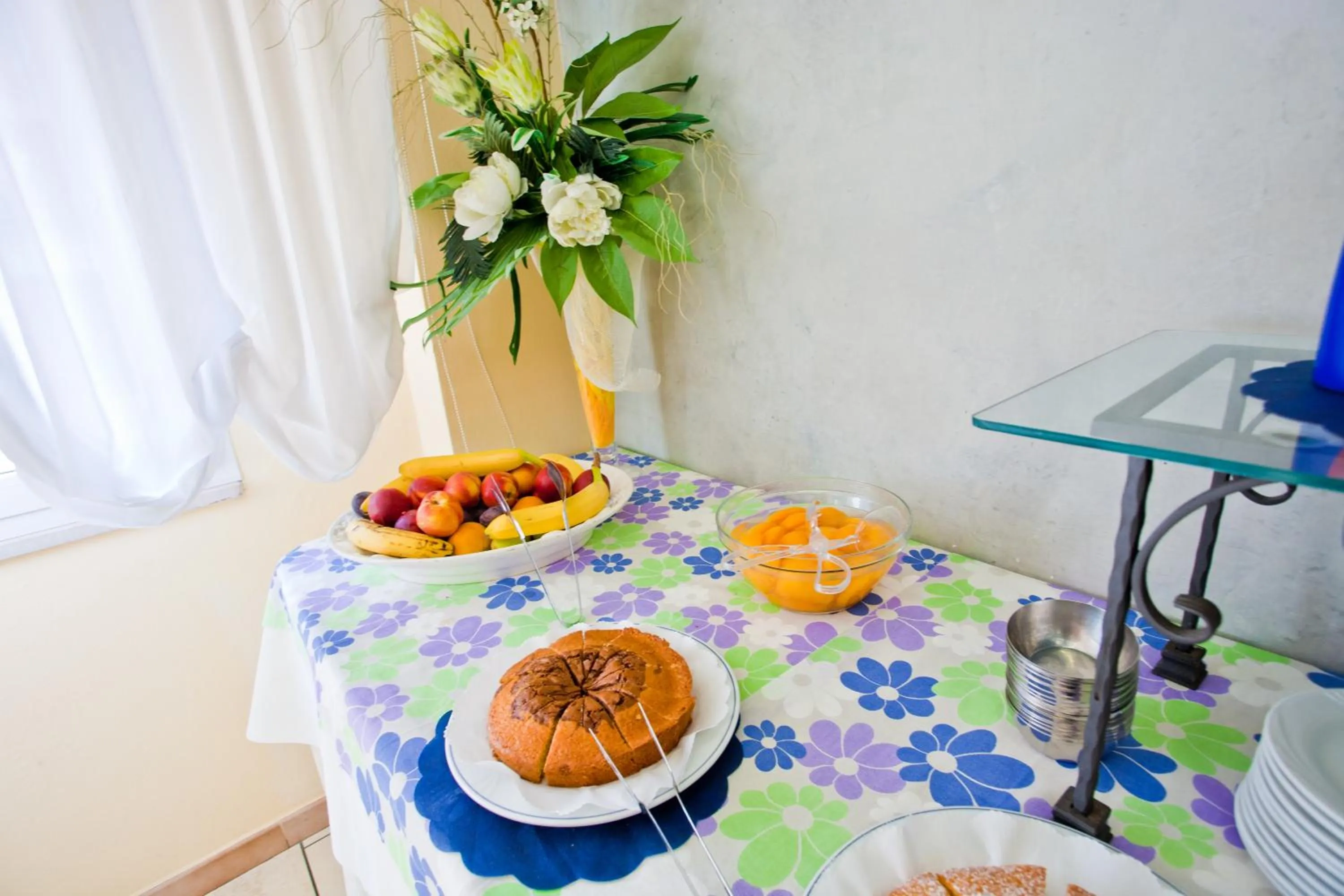 Restaurant/places to eat in Hotel Condor