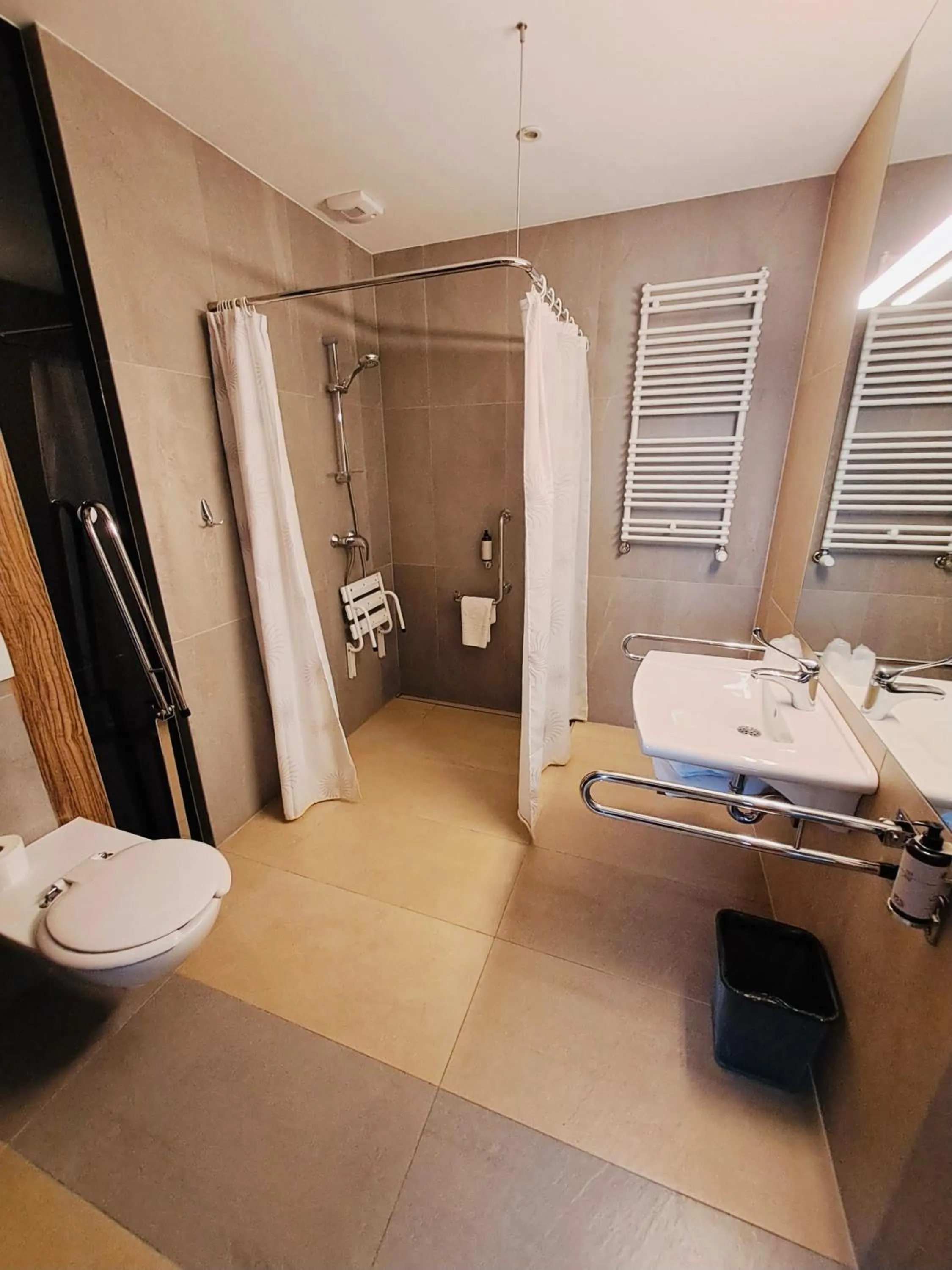 Facility for disabled guests in Hotel Piano