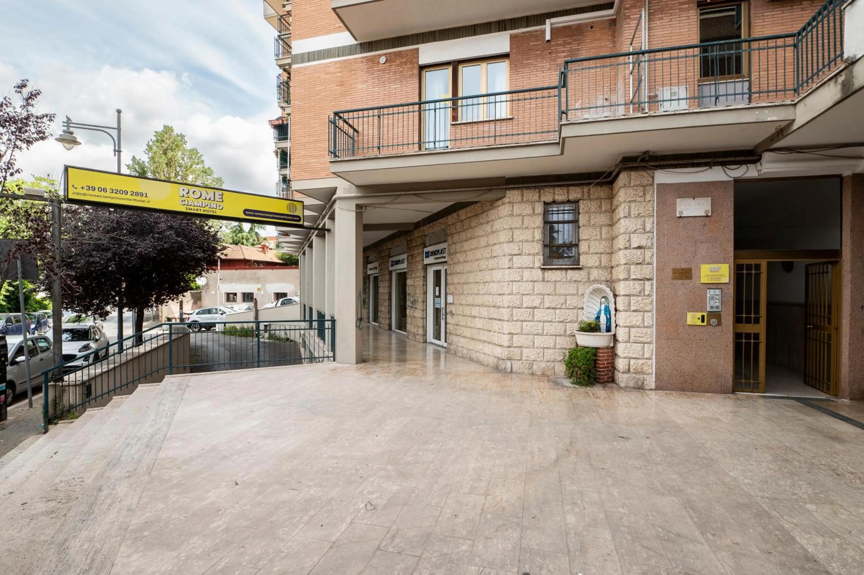 Property building in Rome Ciampino Smart Hotel