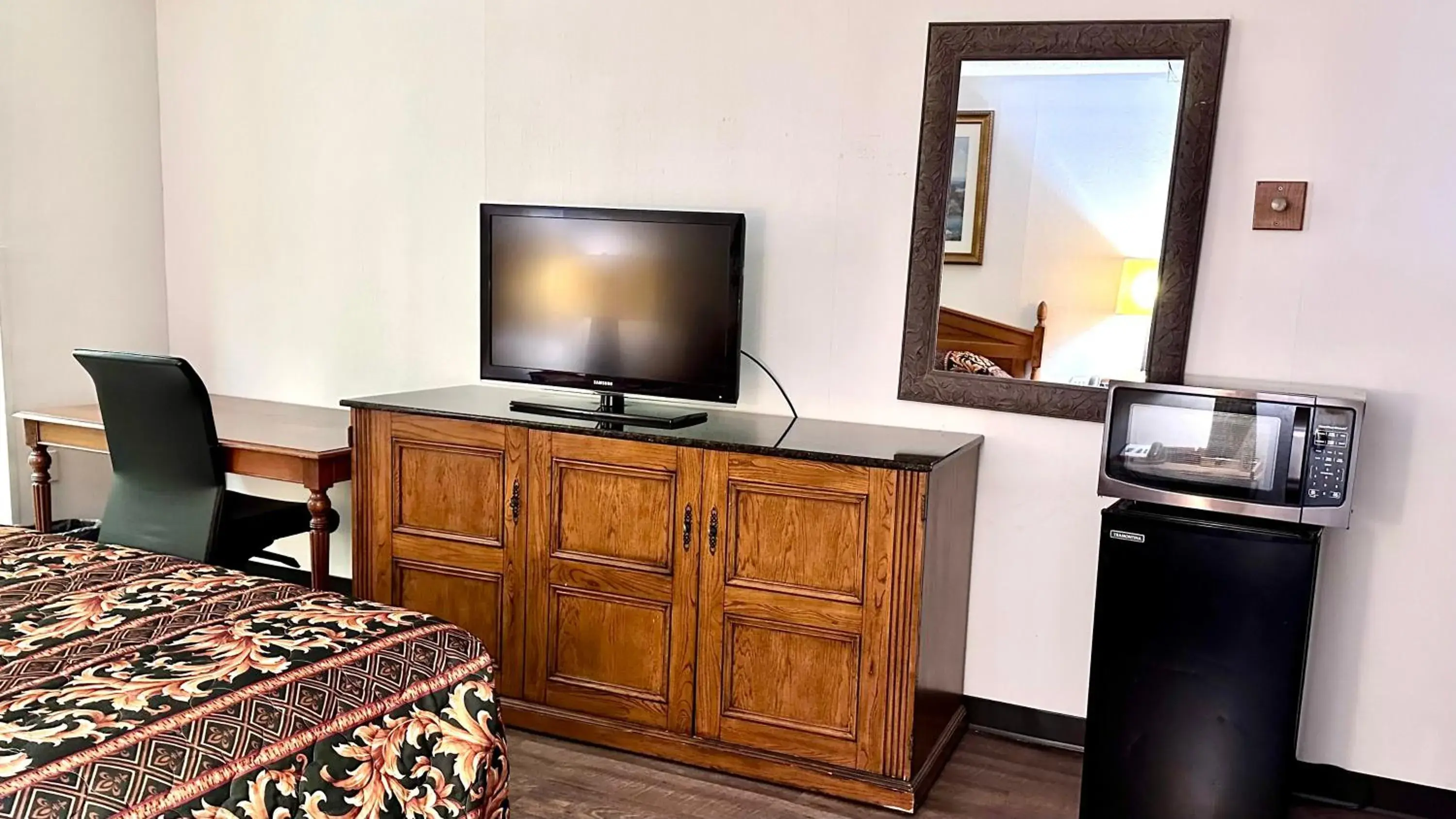 Bedroom, Bed in Executive Inn Bedroom, Bed in Executive Inn