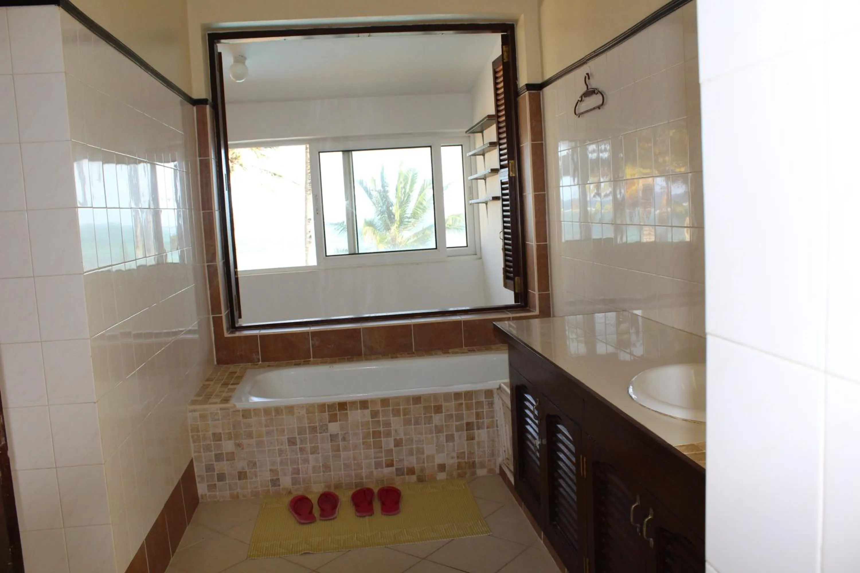 Shower in Ocean View Nyali Boutique Hotel