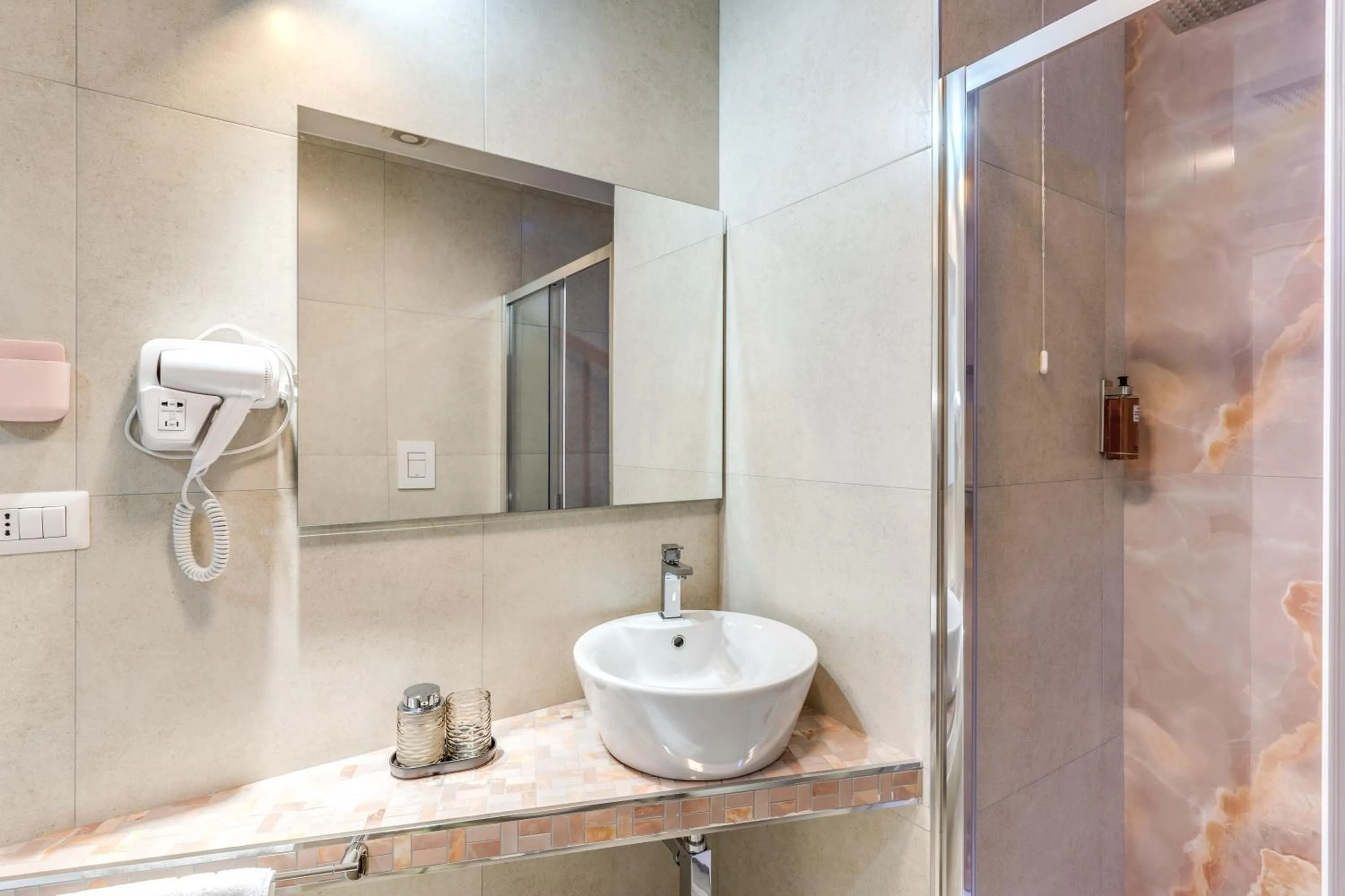 Bathroom in National Square Napoli