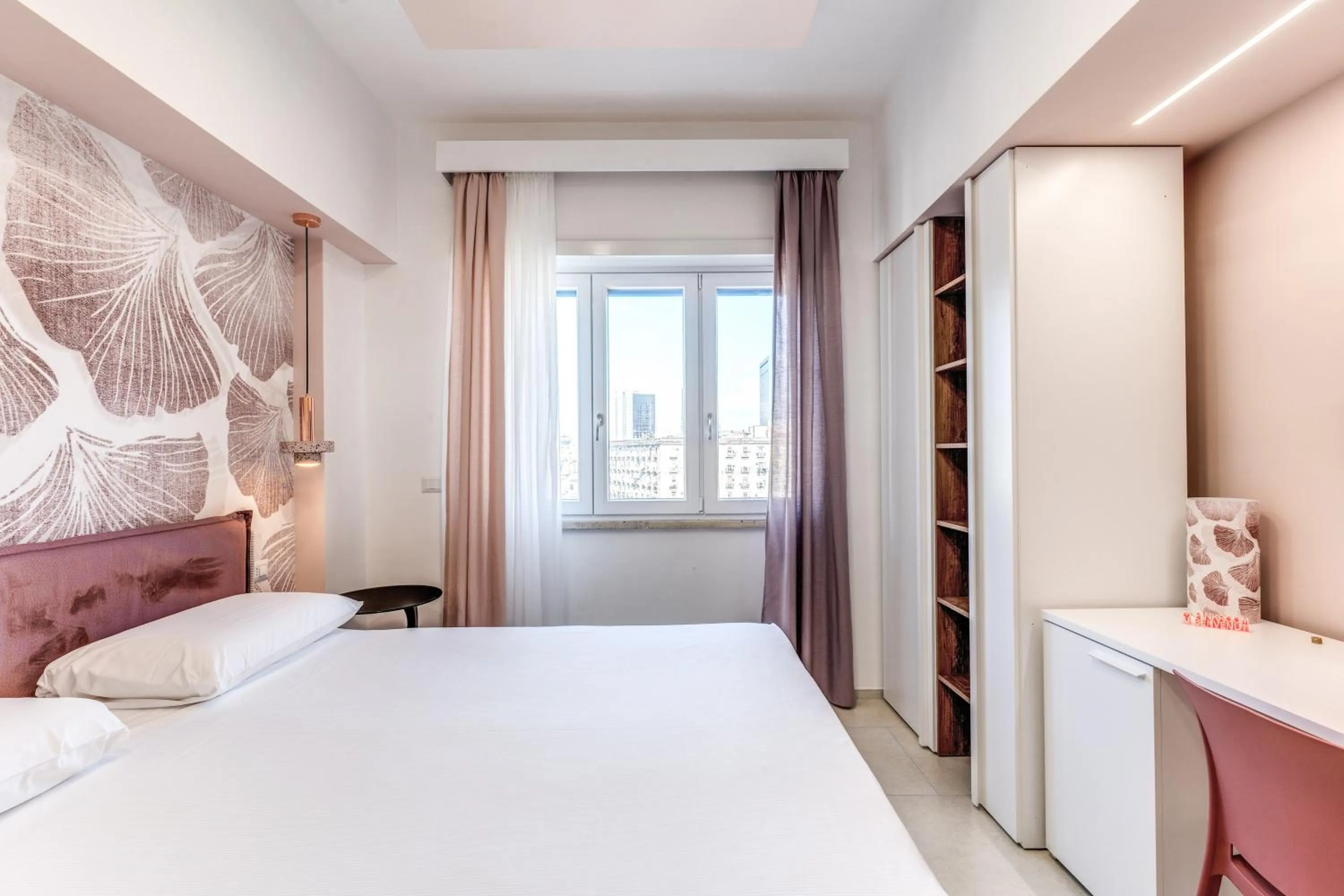 Bedroom, Bed in National Square Napoli