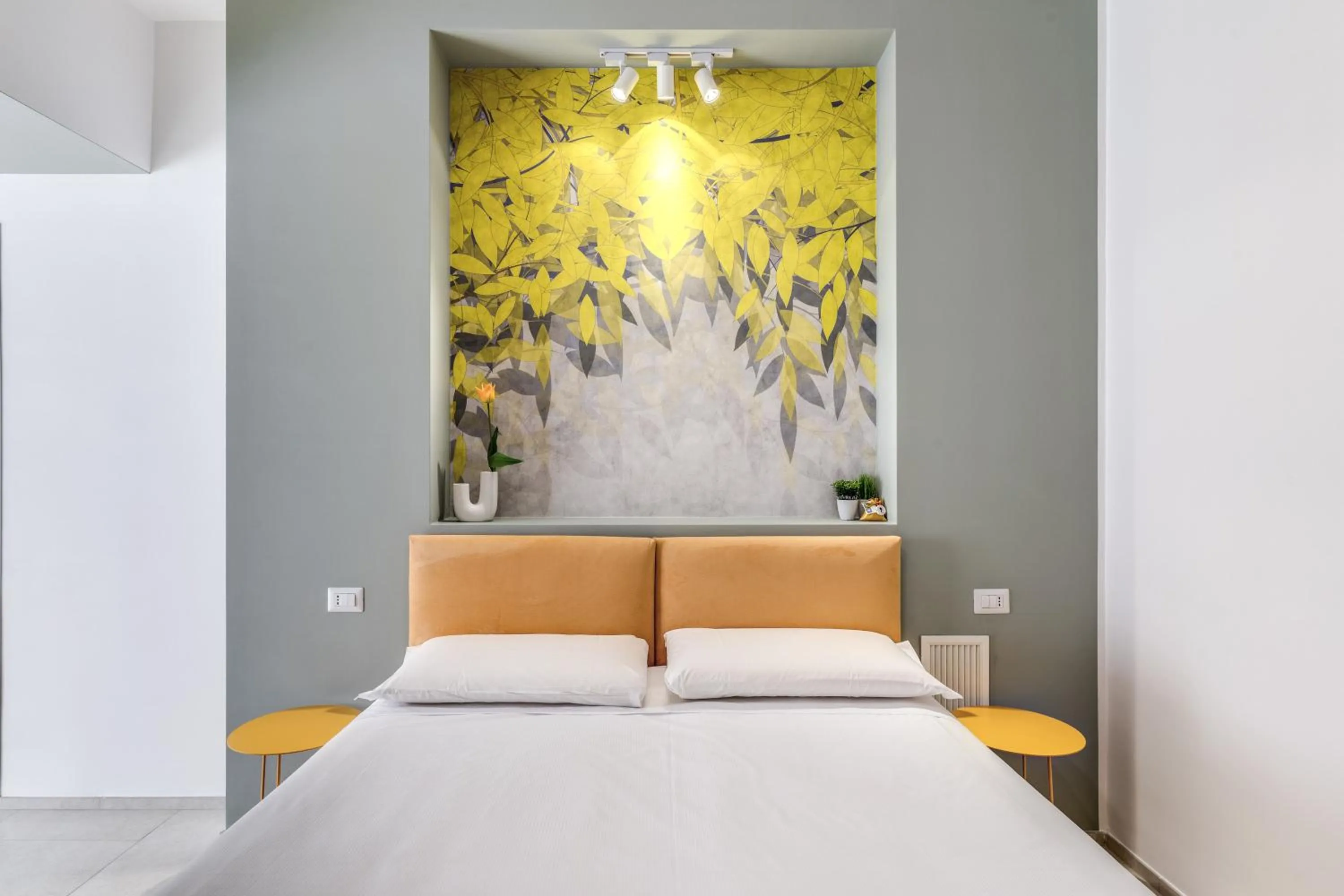 Bedroom, Bed in National Square Napoli