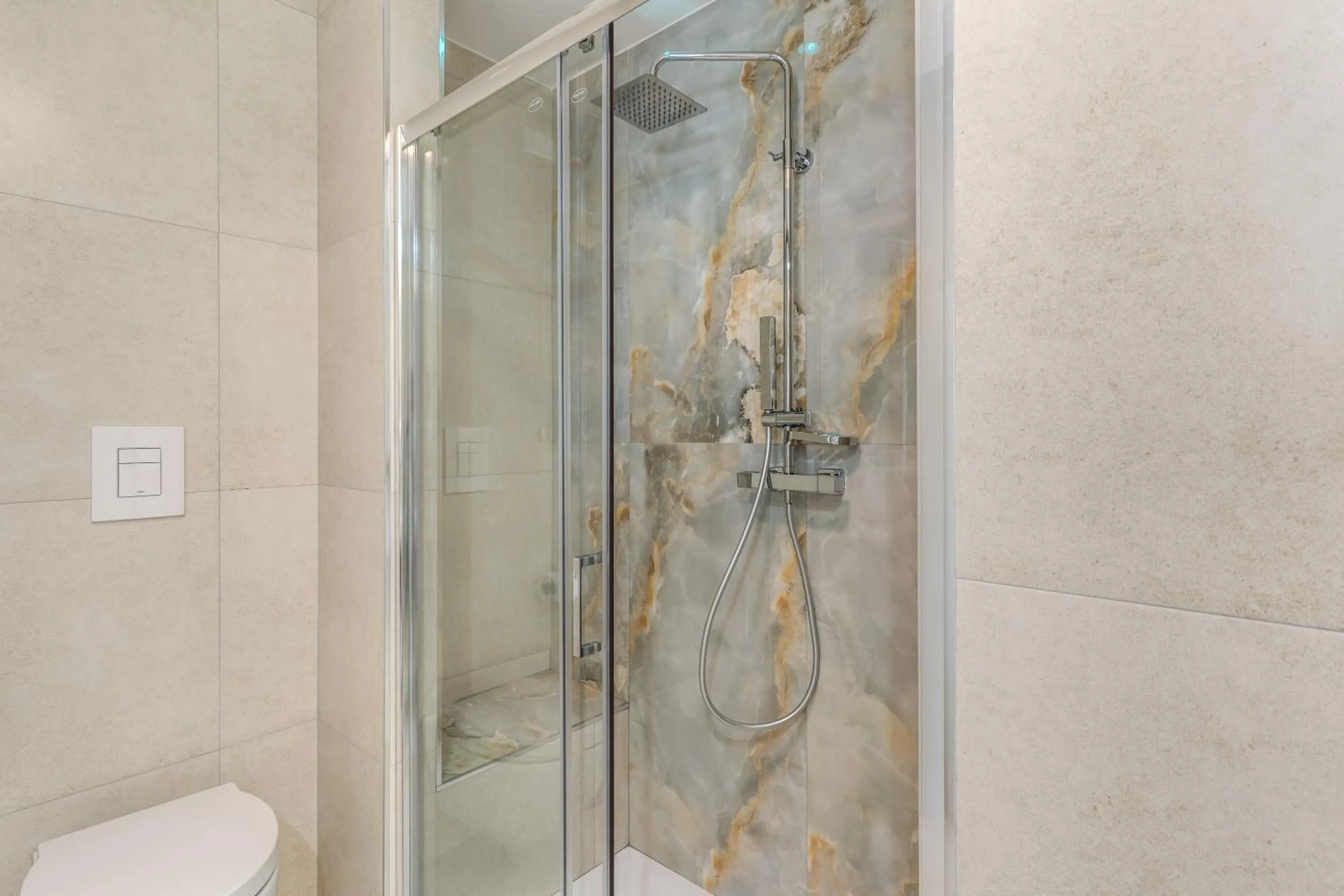 Bathroom in National Square Napoli