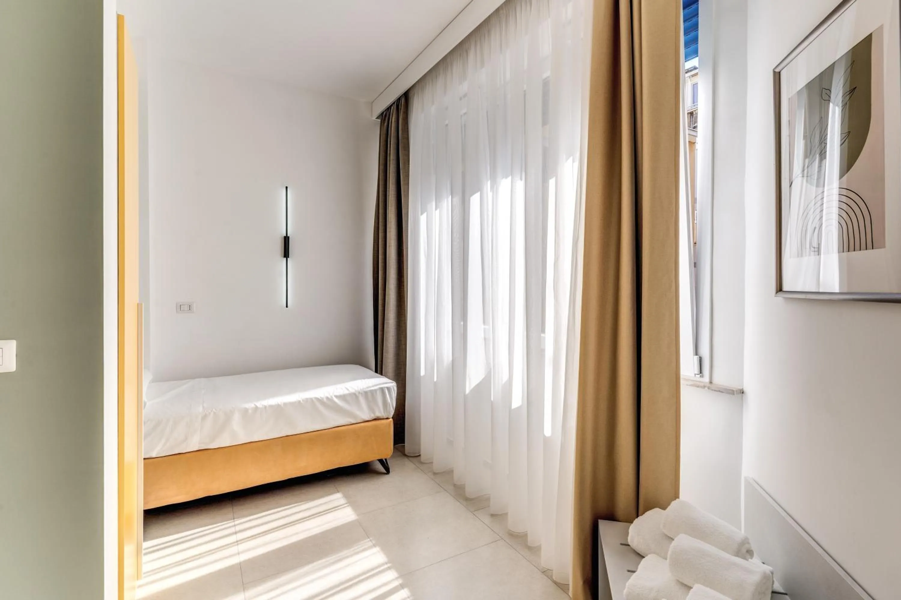 Bedroom, Bed in National Square Napoli