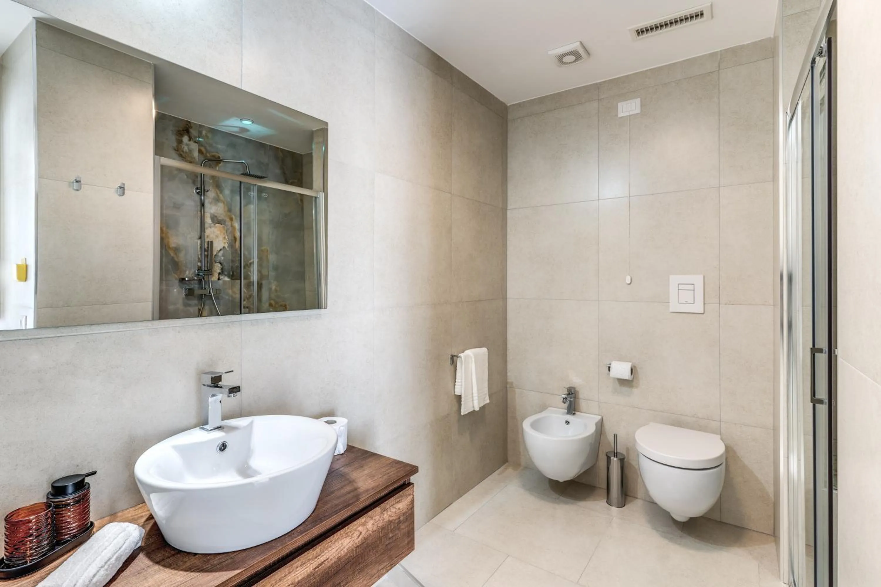 Bathroom in National Square Napoli