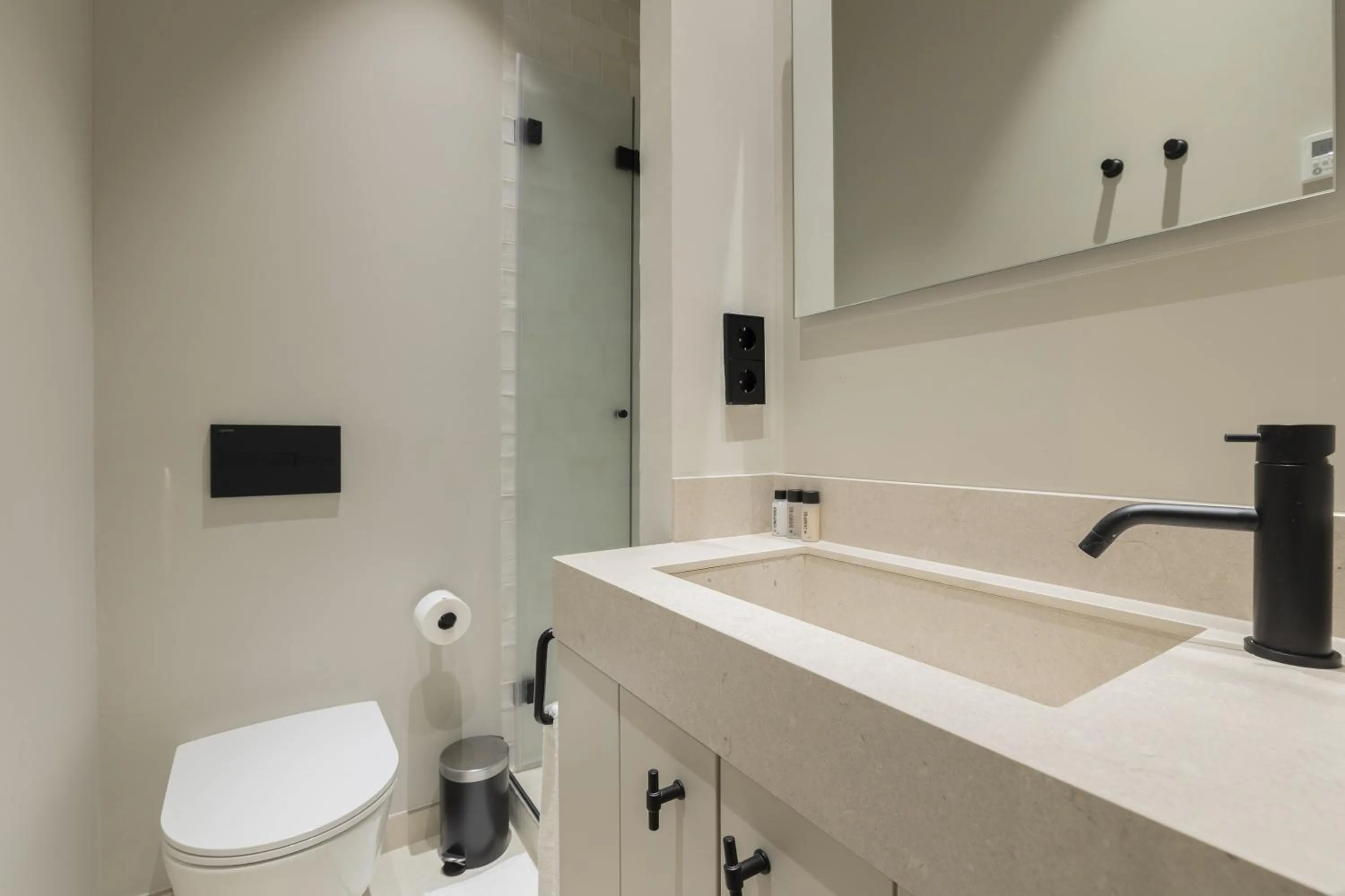 Toilet in Rio by Wynwood House