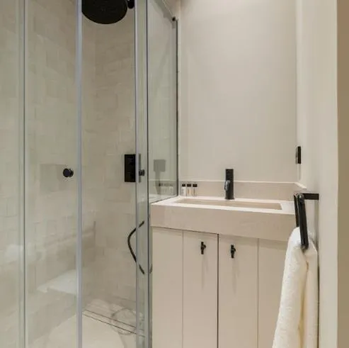 Bathroom in Rio by Wynwood House