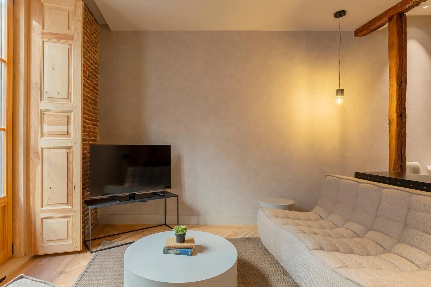 Living room in Rio by Wynwood House