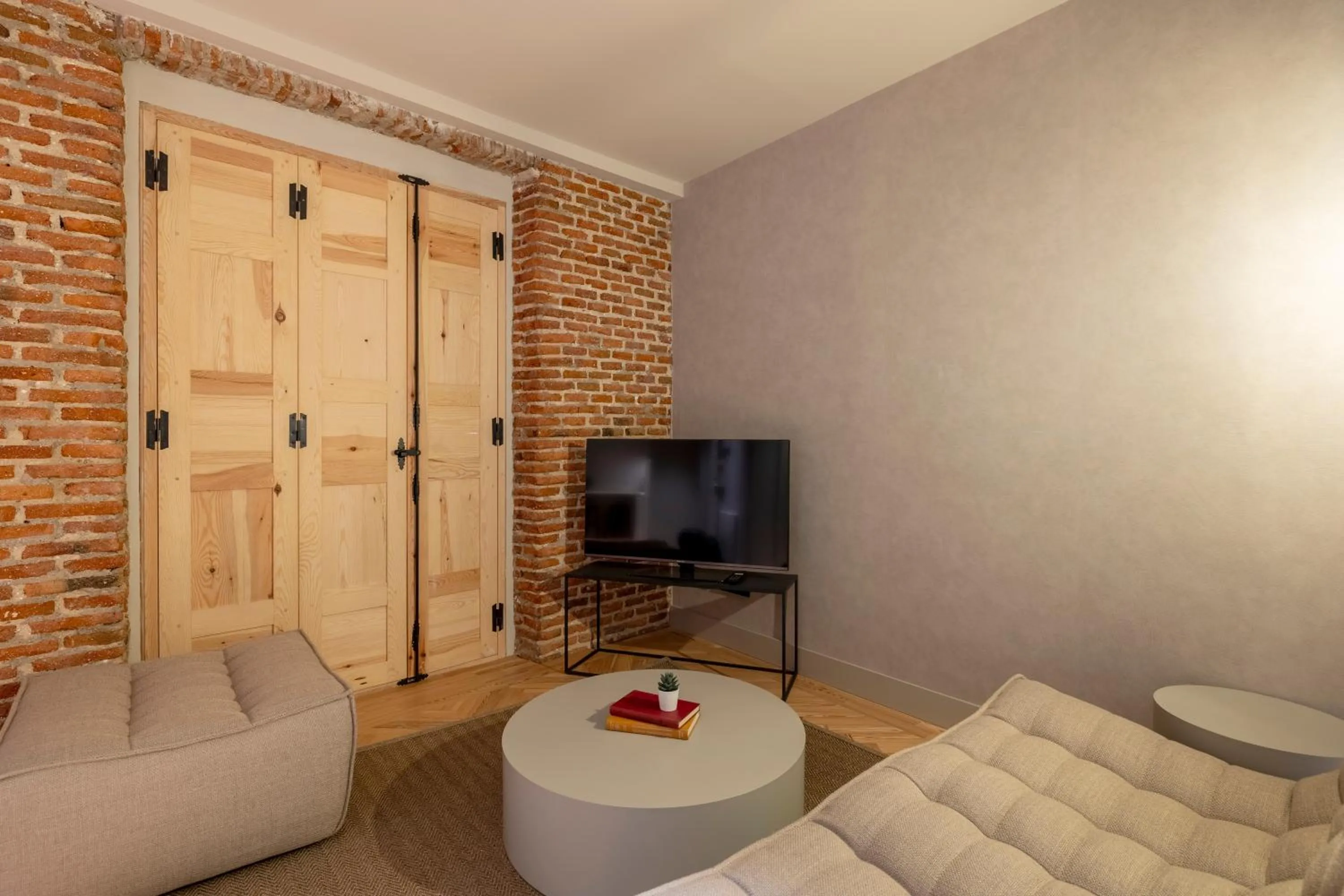 Living room in Rio by Wynwood House