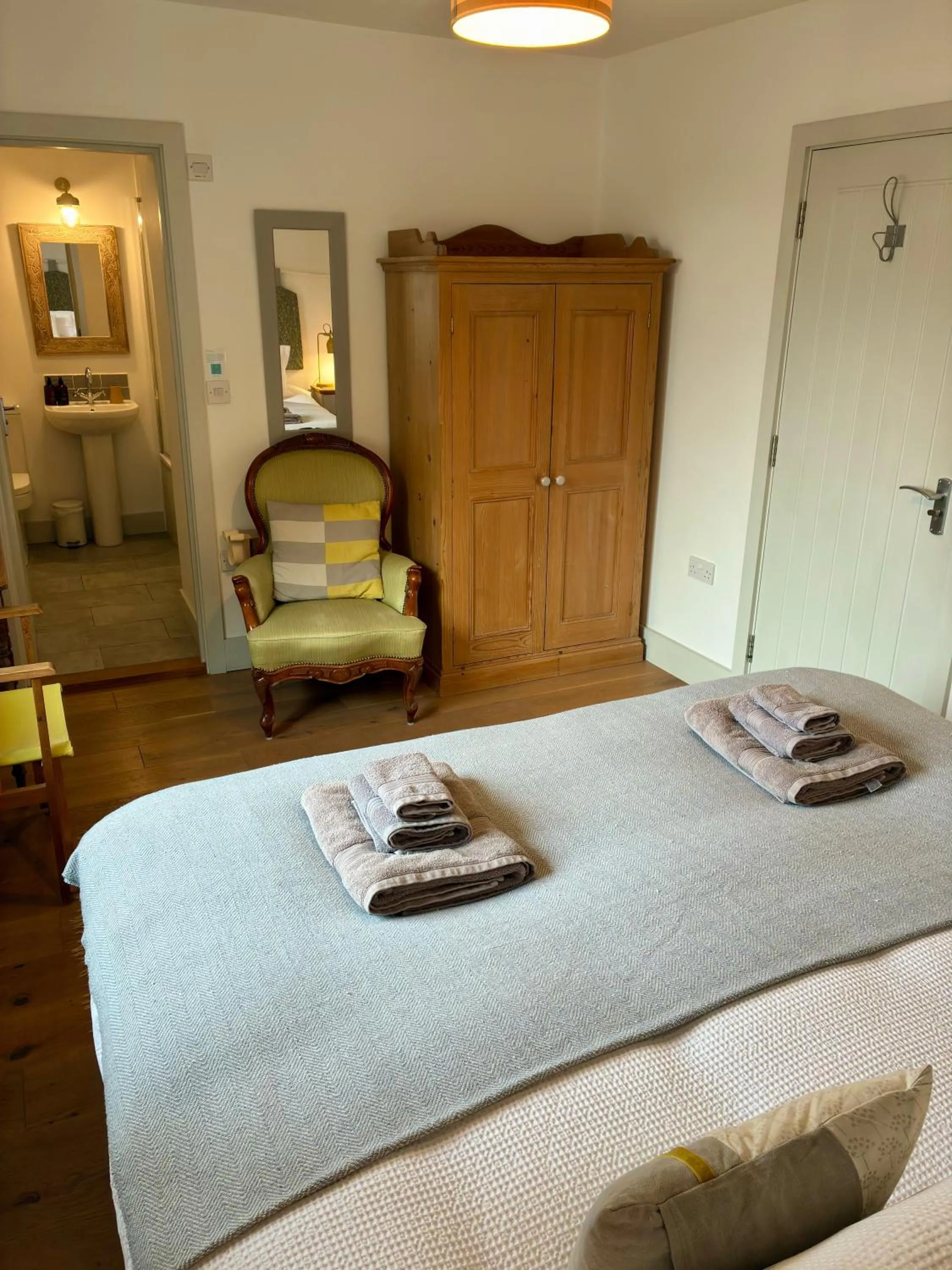 Bed in Westbury Cross House Bed & Breakfast