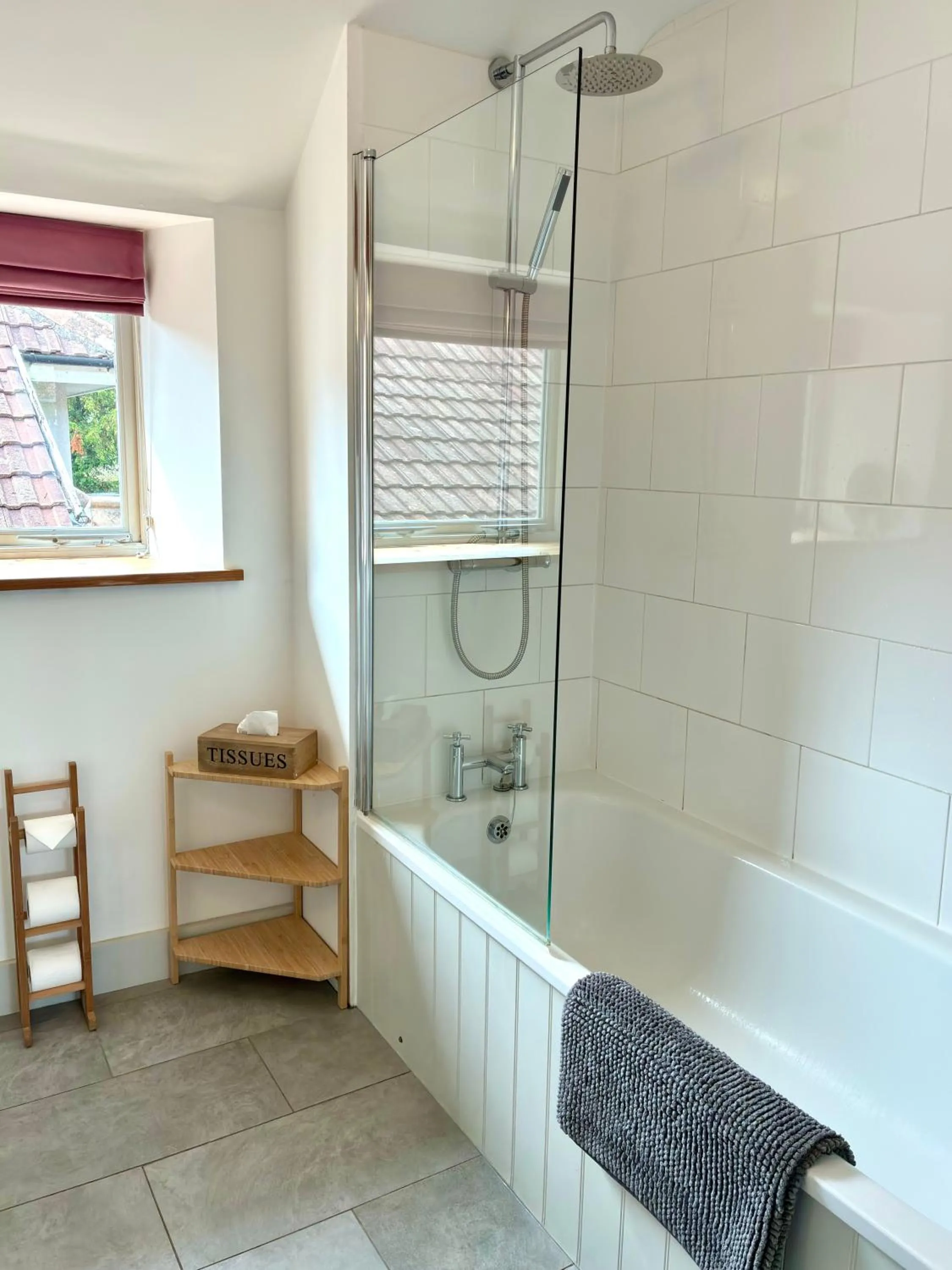 Shower in Westbury Cross House Bed & Breakfast