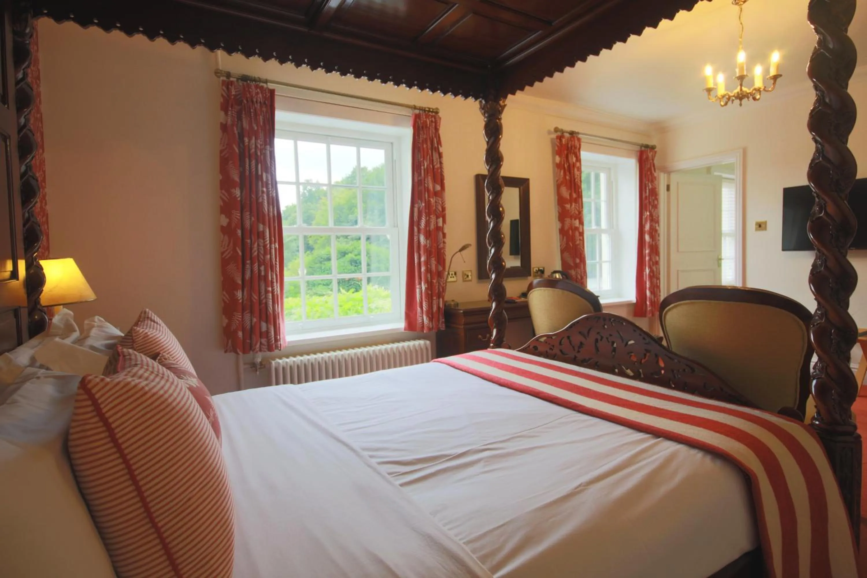 TV and multimedia, Bed in The Malvern Hills Hotel