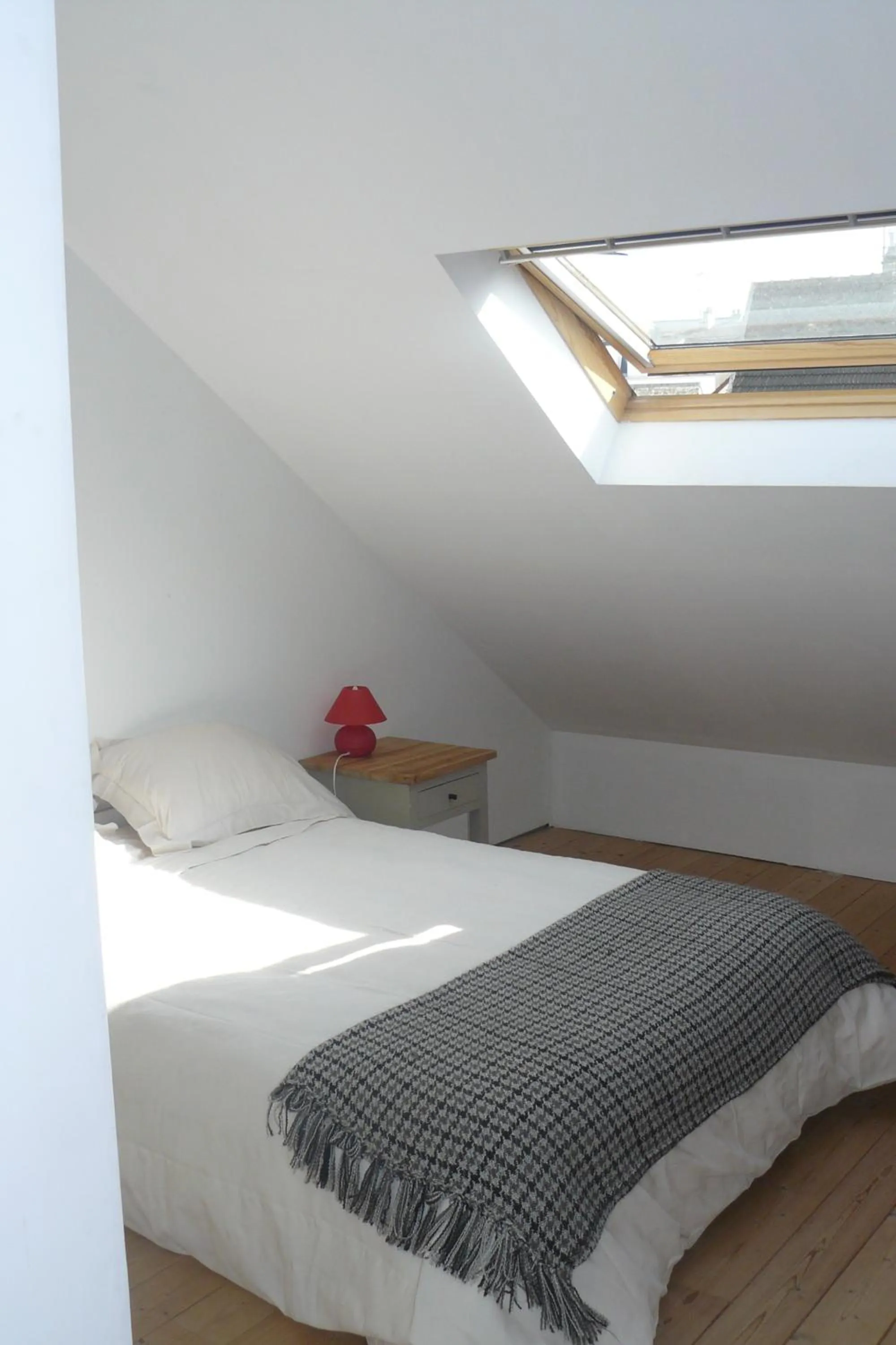 Bedroom, Bed in Porte de Paris