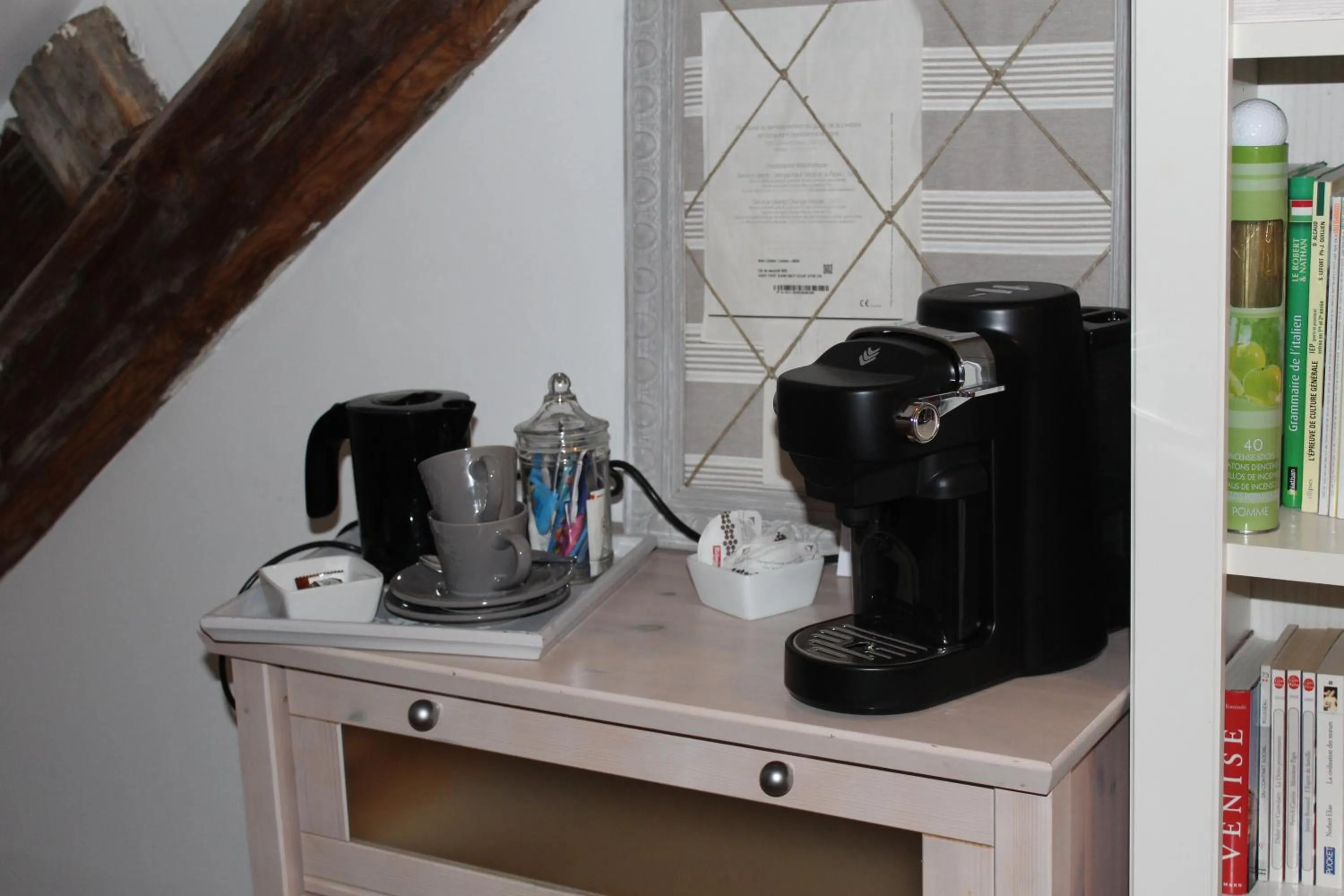 Coffee/tea facilities in Porte de Paris